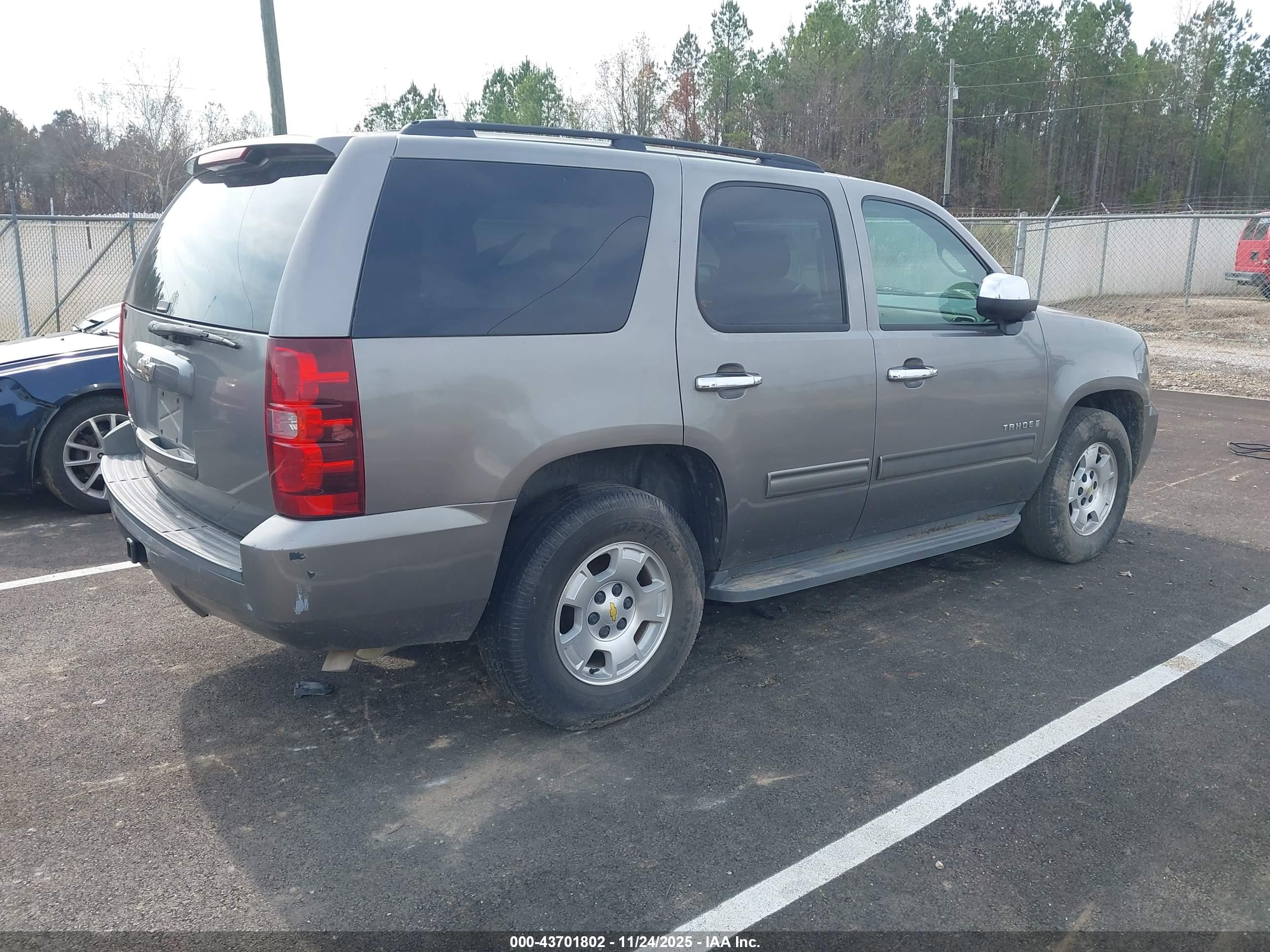 CHEVROLET TAHOE image 4