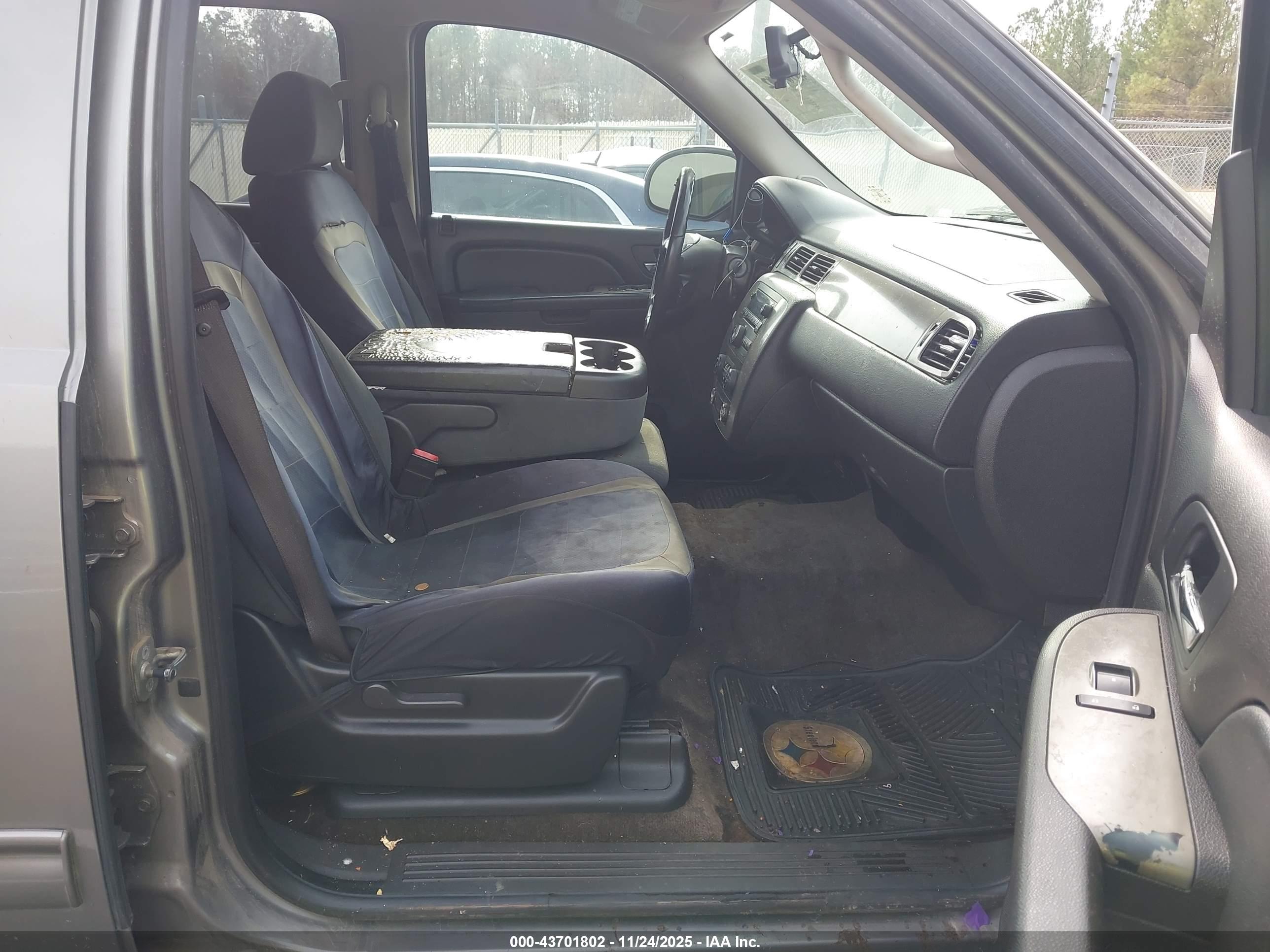 CHEVROLET TAHOE image 5