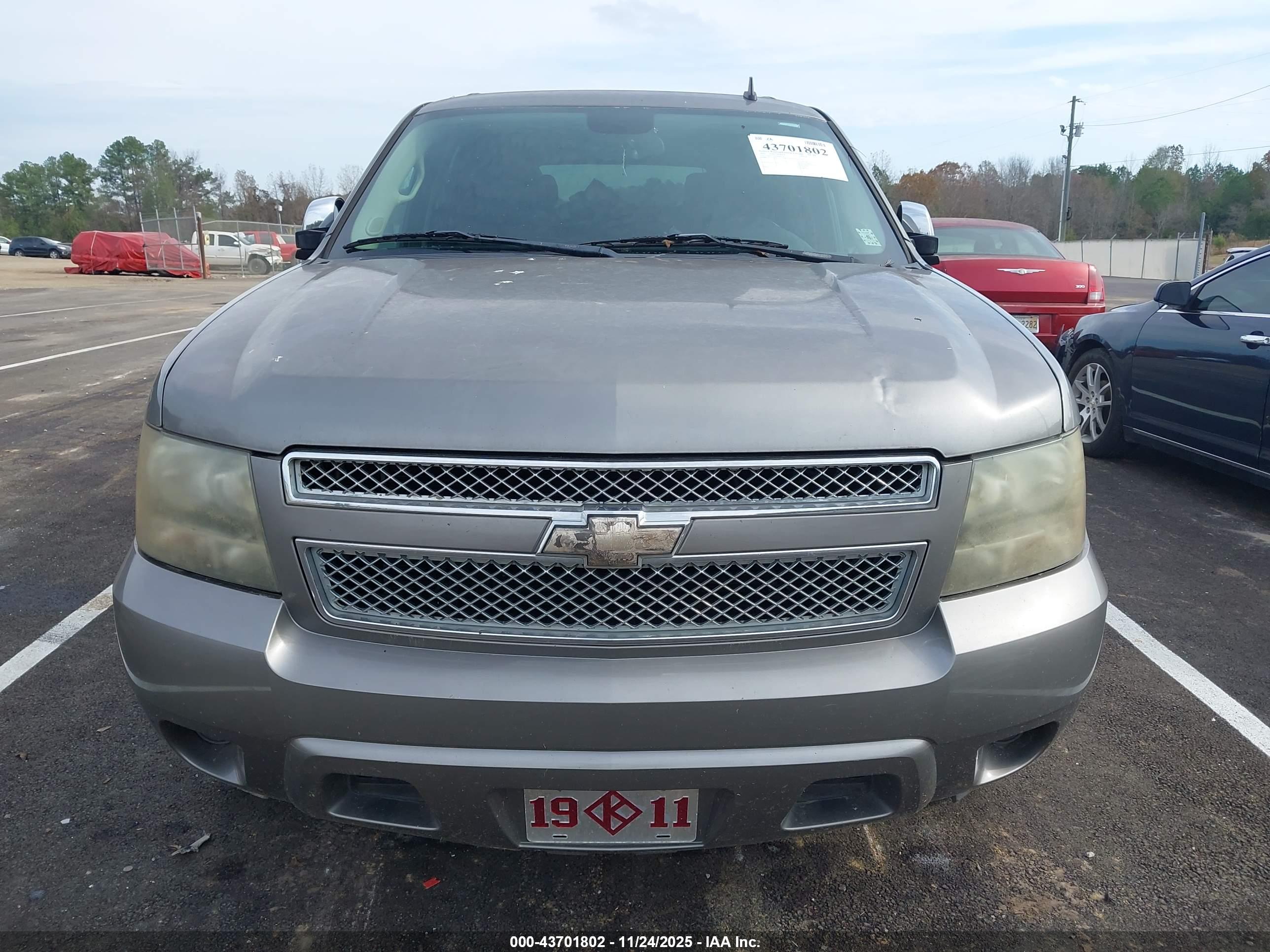 CHEVROLET TAHOE image 6