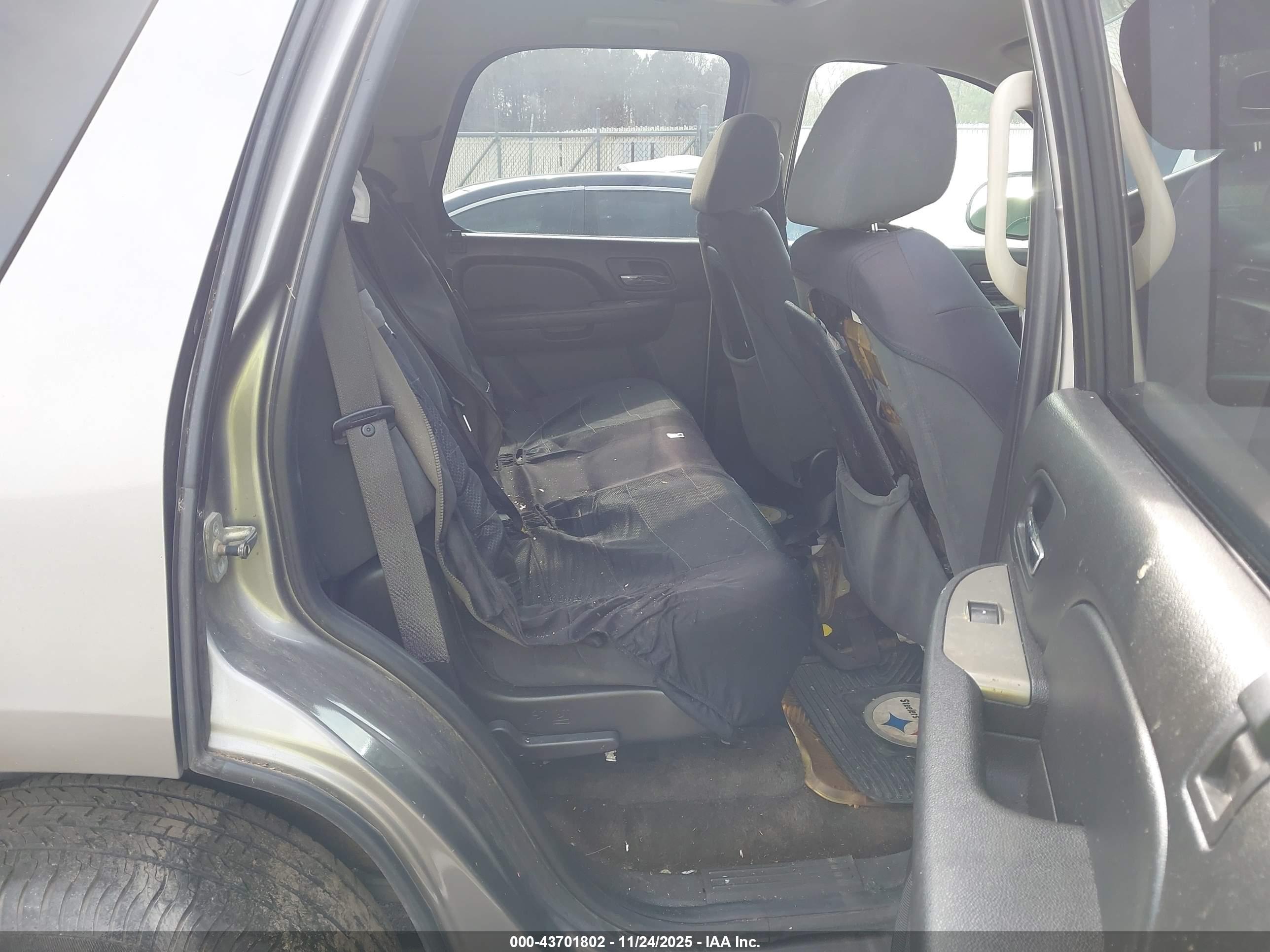 CHEVROLET TAHOE image 8