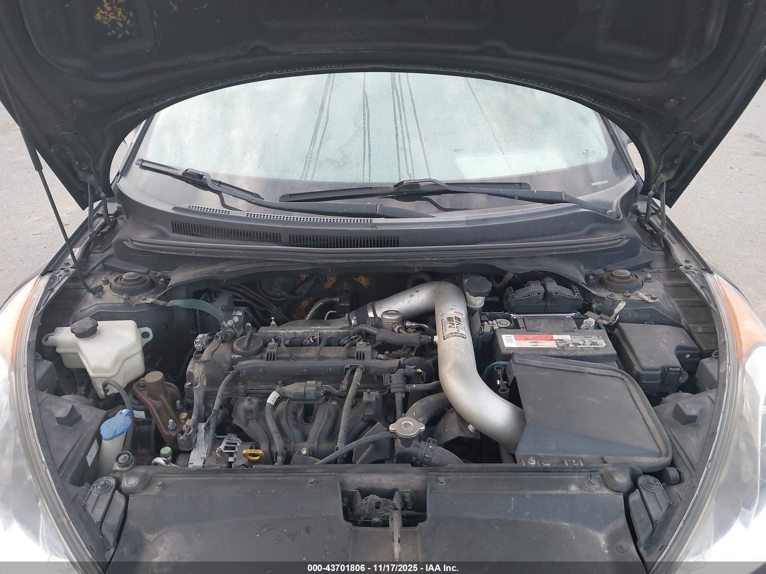HYUNDAI VELOSTER image 10