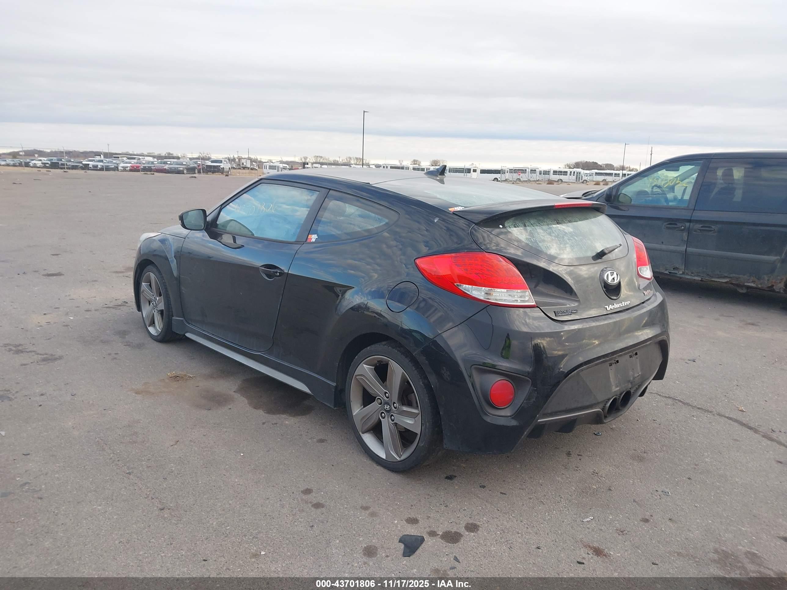 HYUNDAI VELOSTER image 3