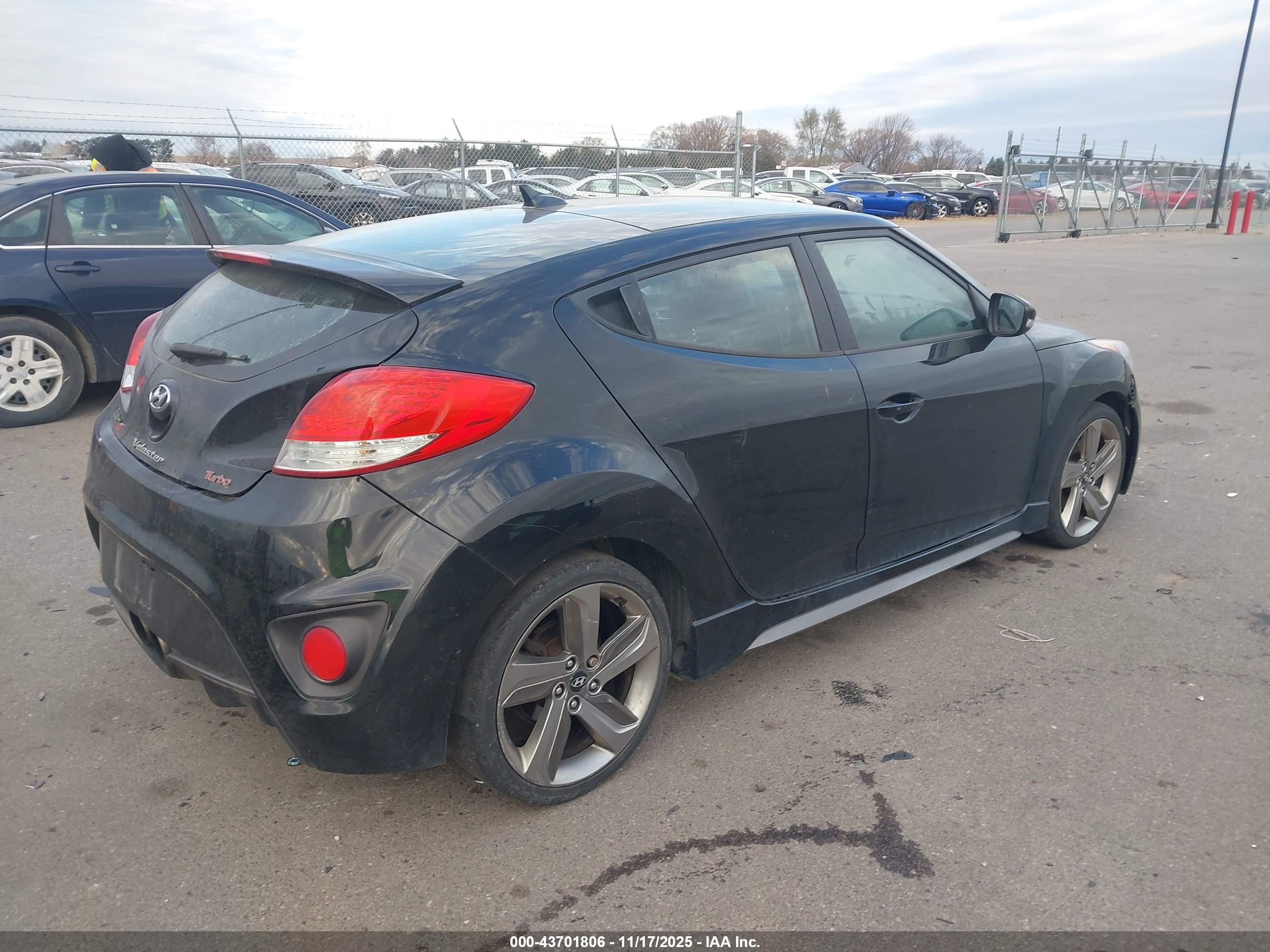 HYUNDAI VELOSTER image 4