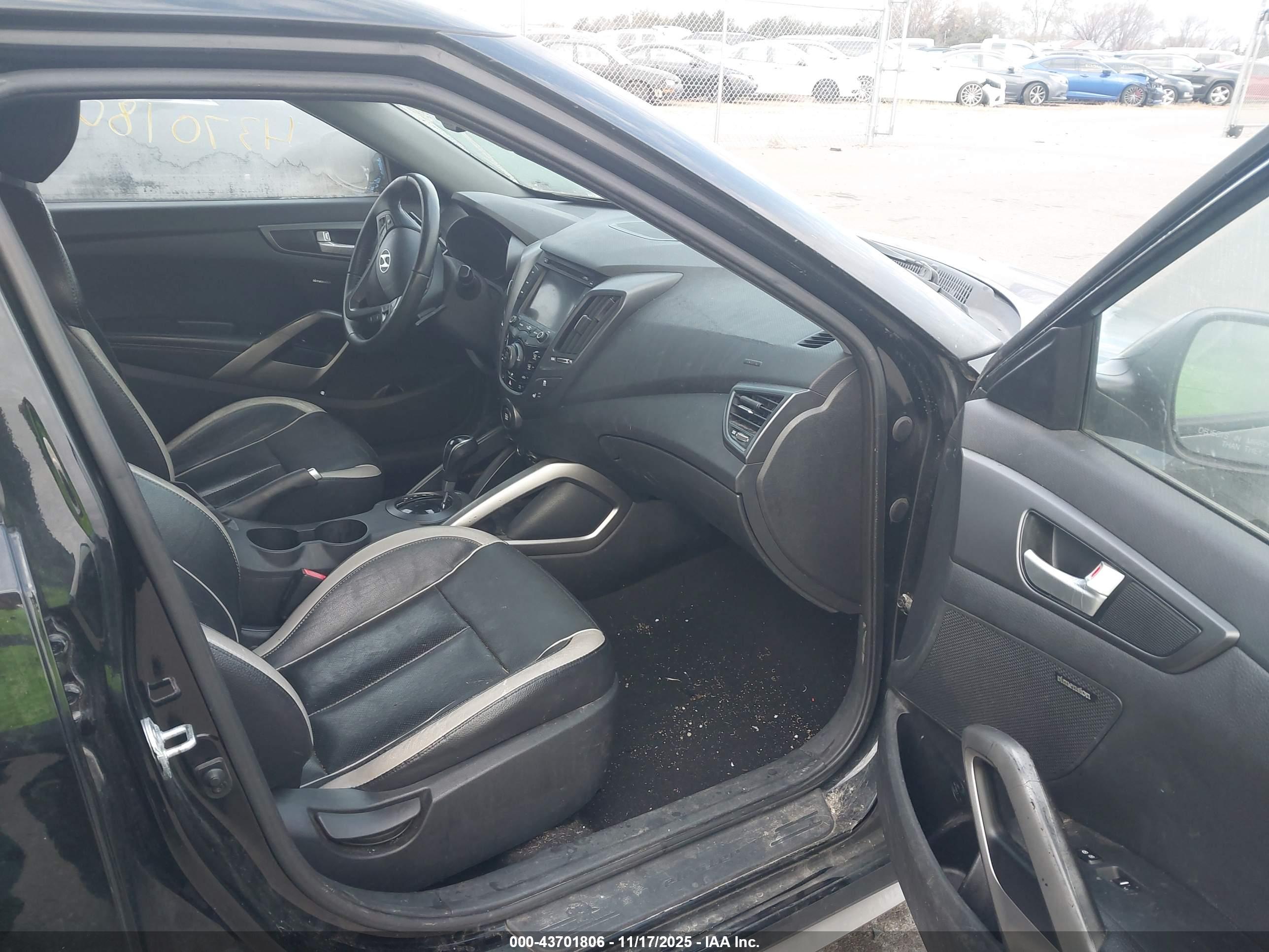 HYUNDAI VELOSTER image 5