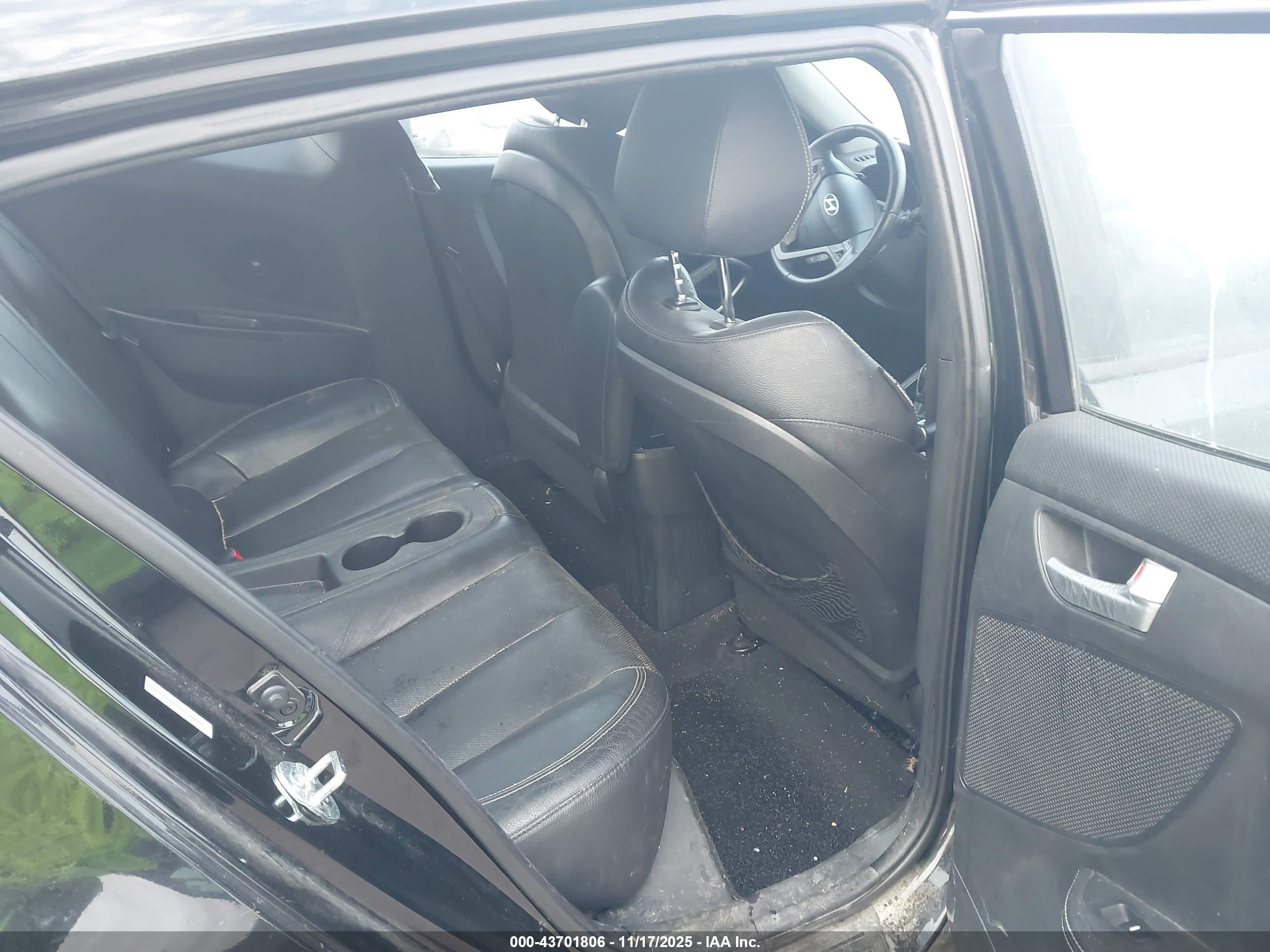 HYUNDAI VELOSTER image 8