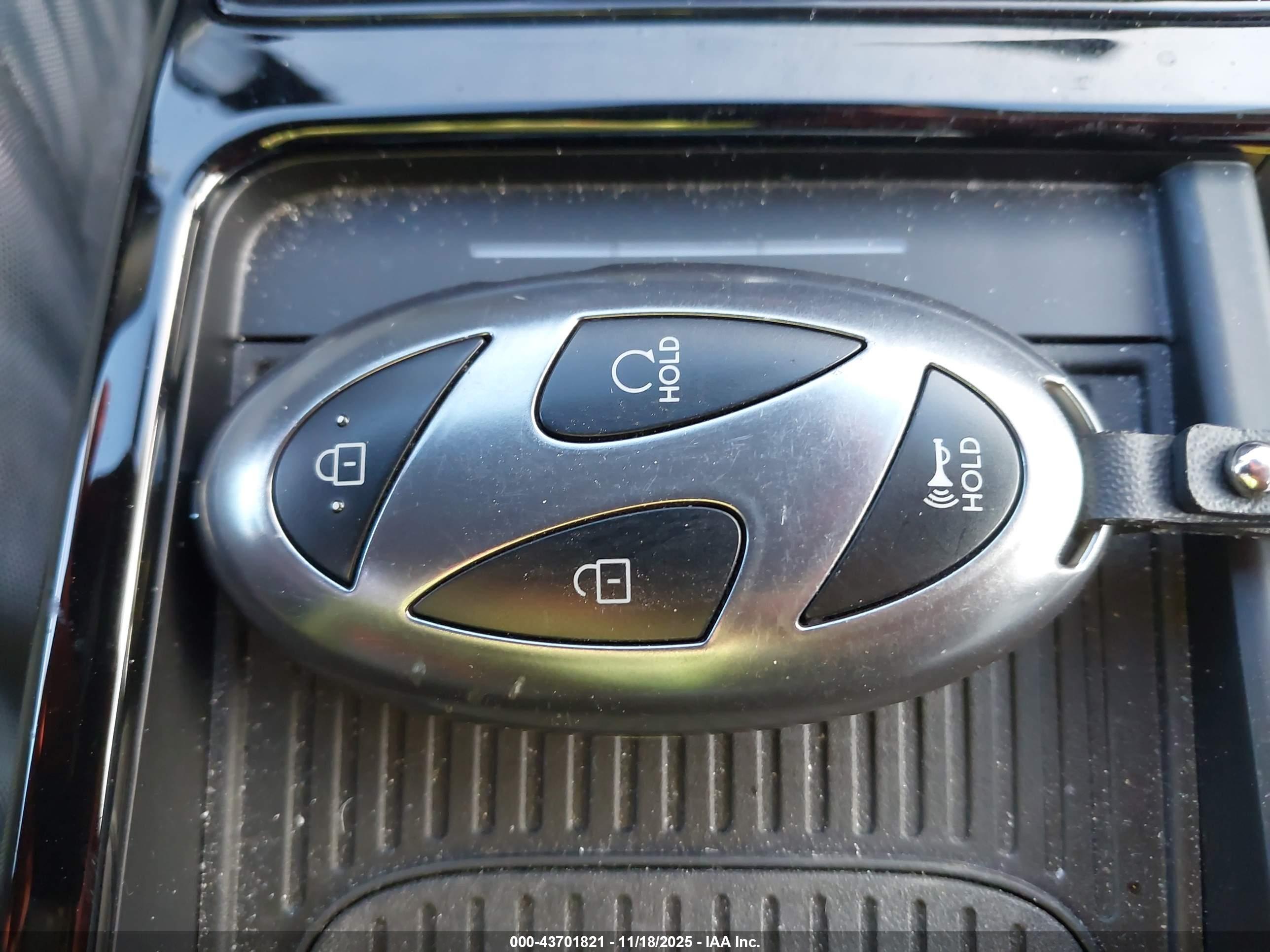 HYUNDAI TUCSON image 11