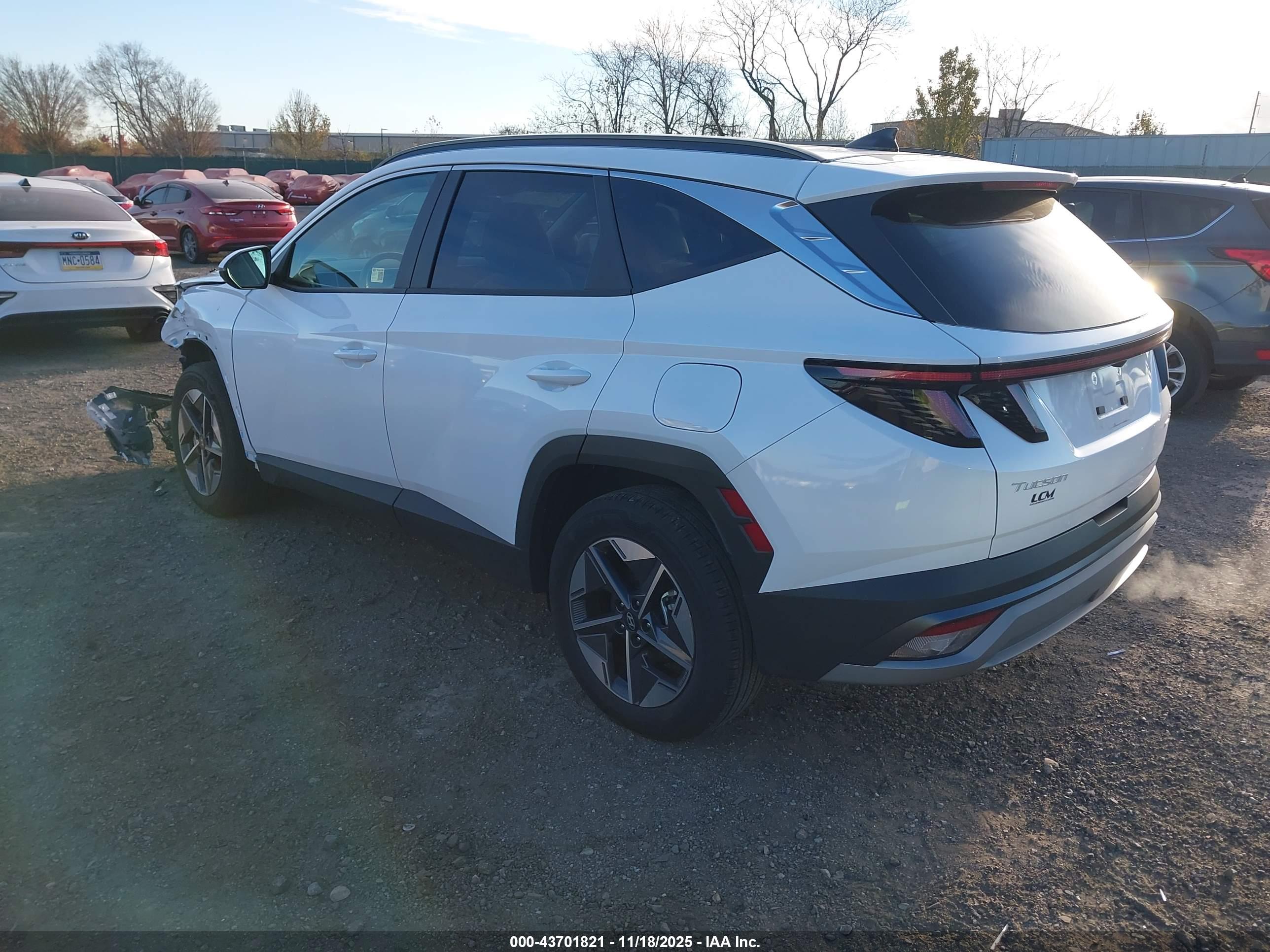 HYUNDAI TUCSON image 3