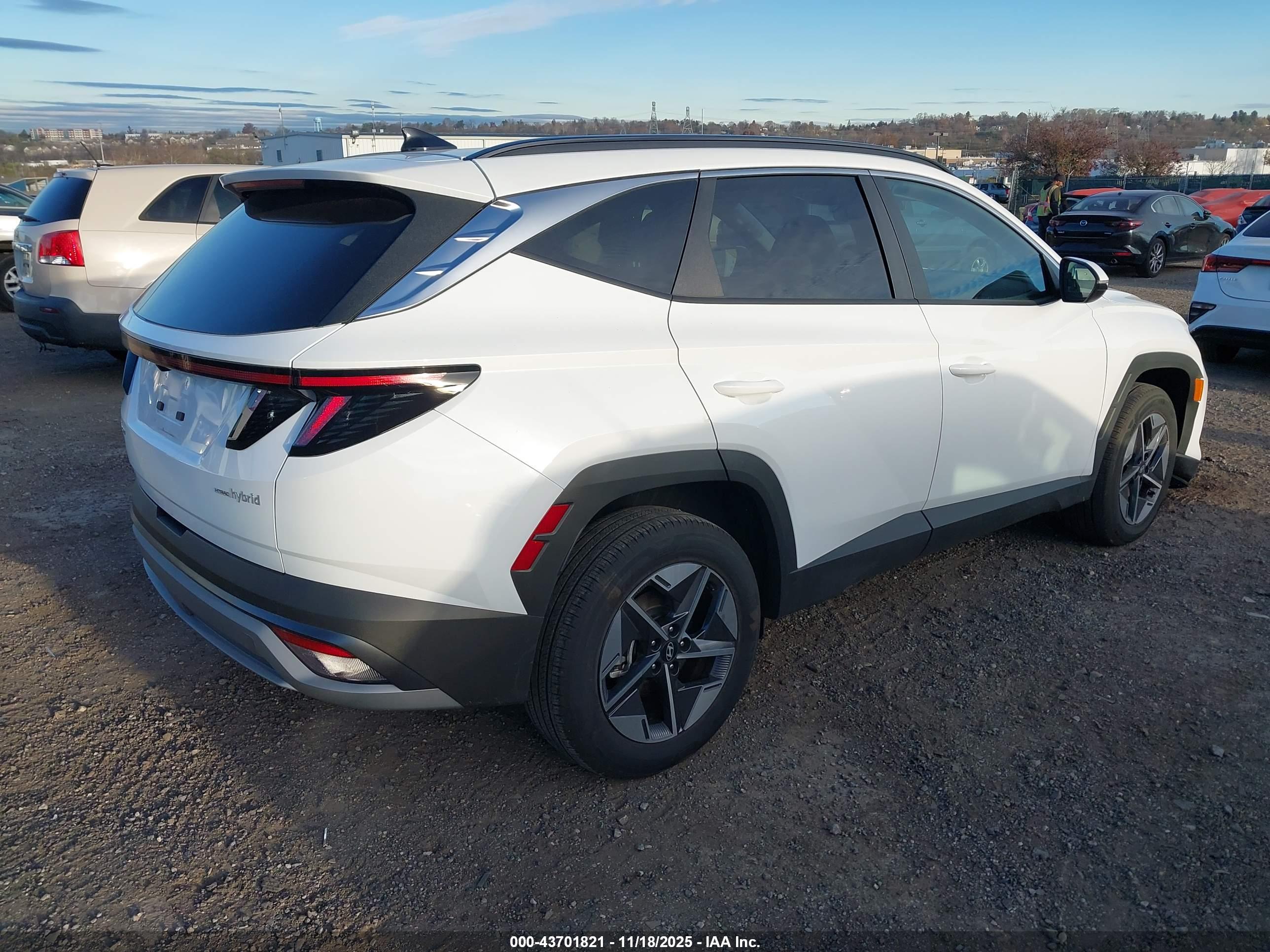 HYUNDAI TUCSON image 4