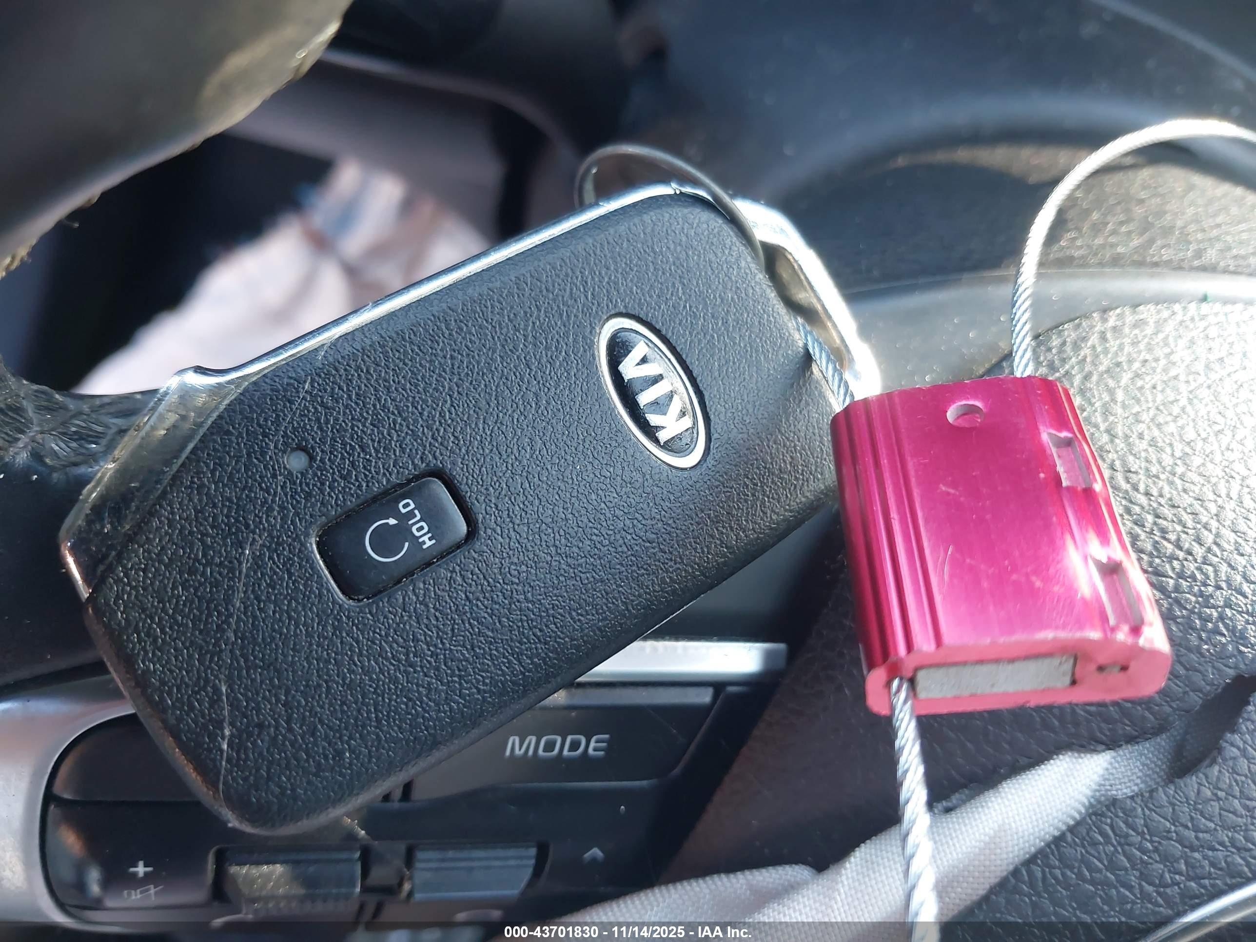 KIA K5 image 11