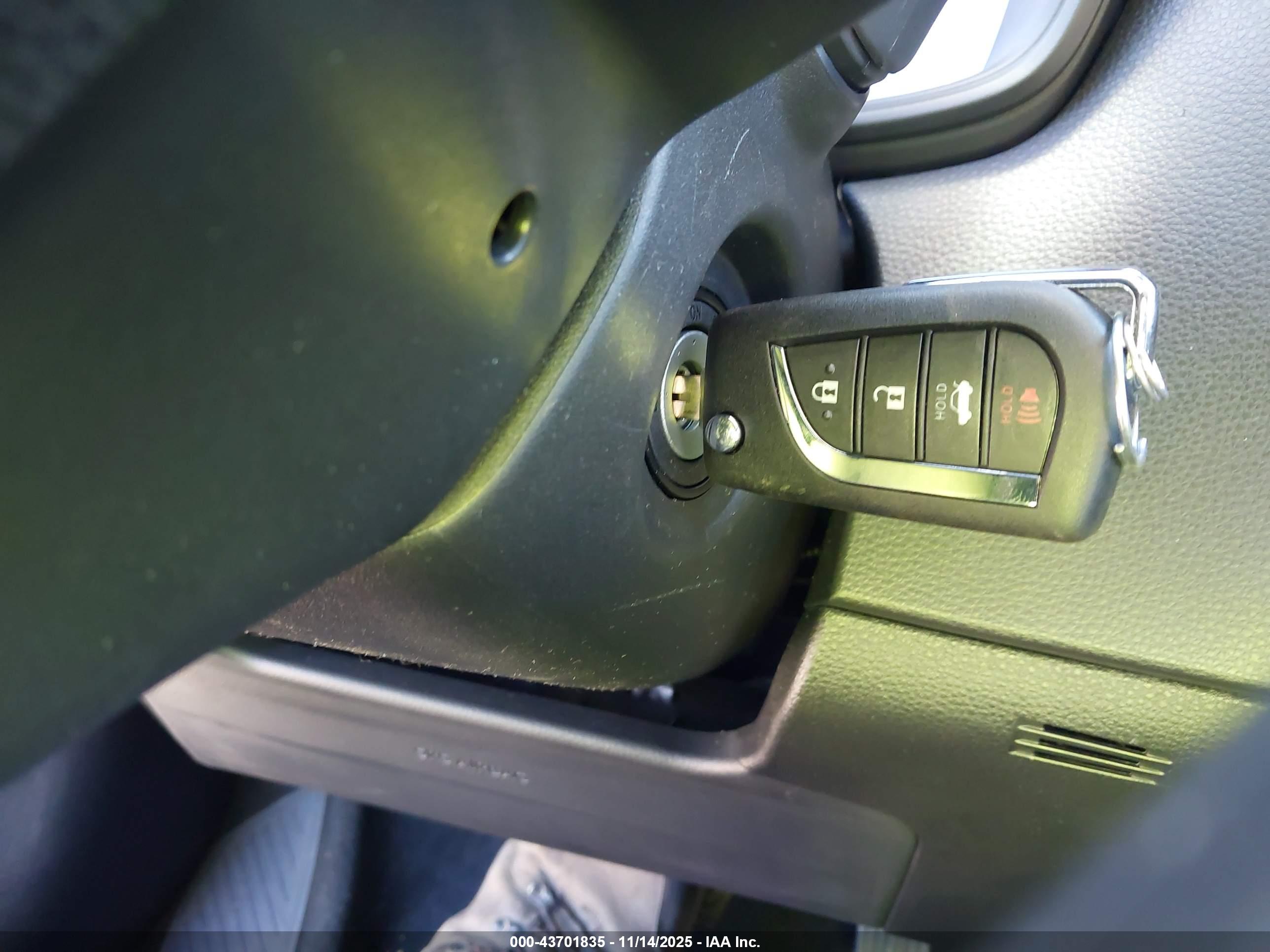 TOYOTA COROLLA image 11