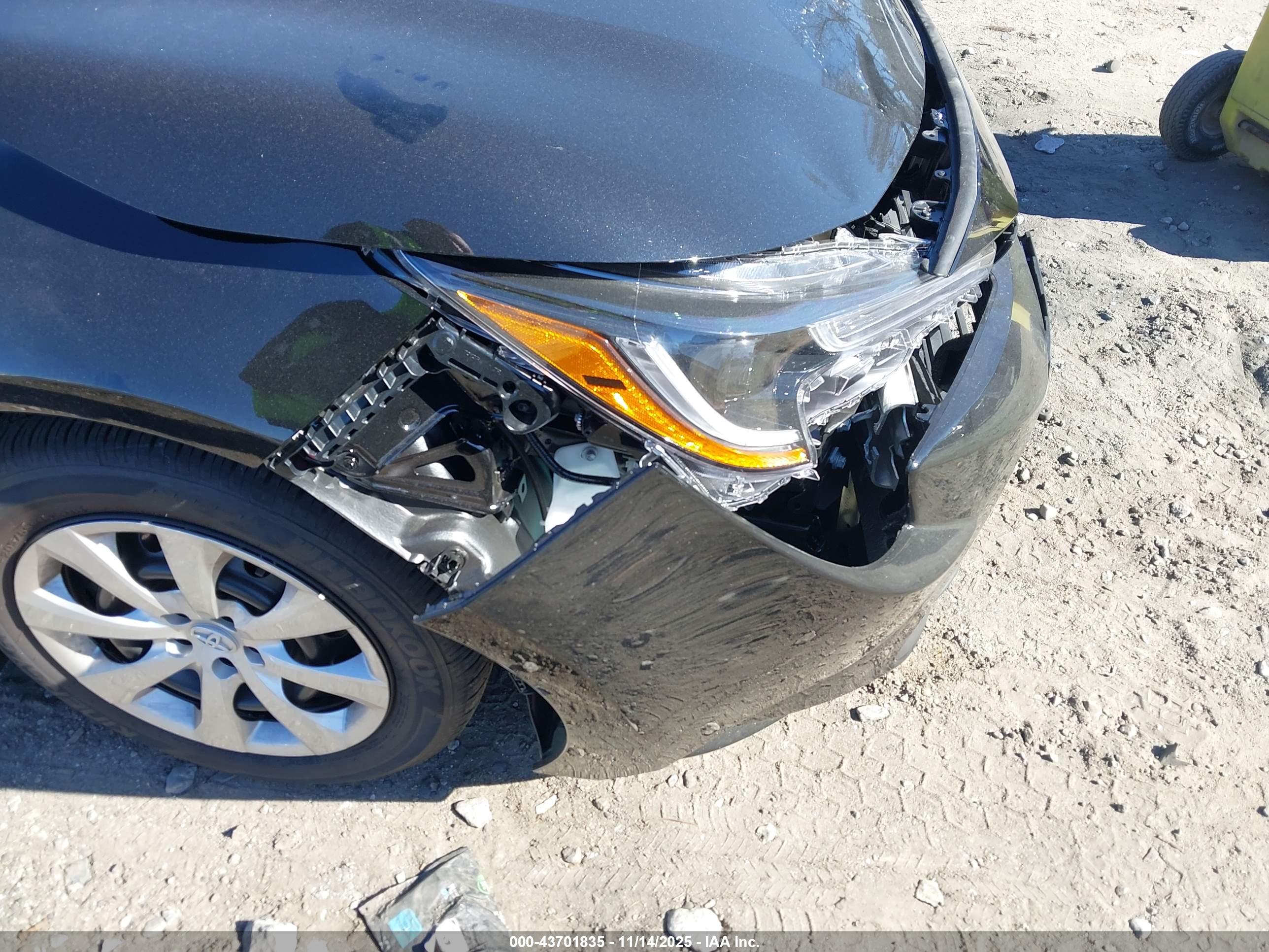 TOYOTA COROLLA image 6