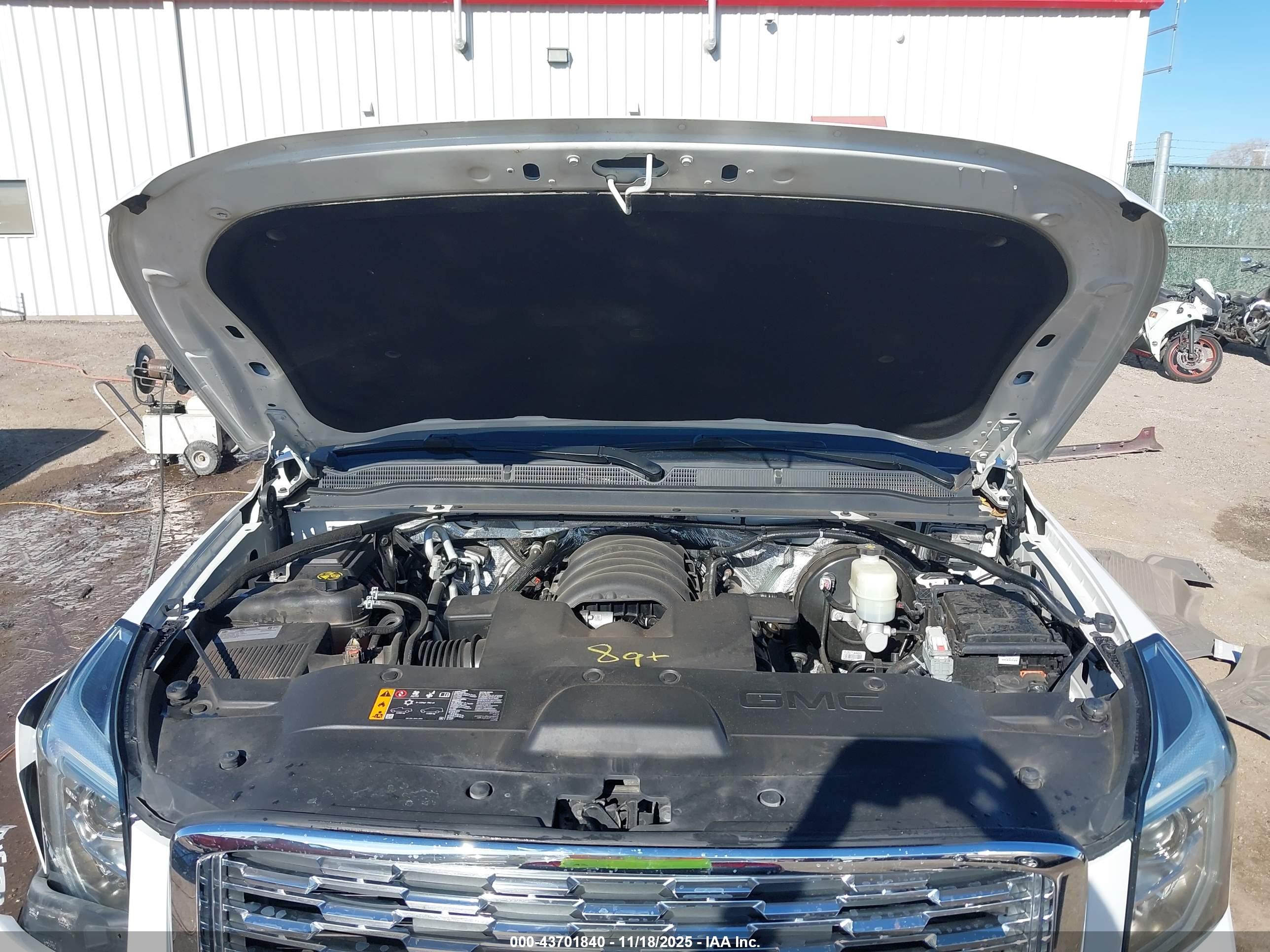 GMC YUKON image 10