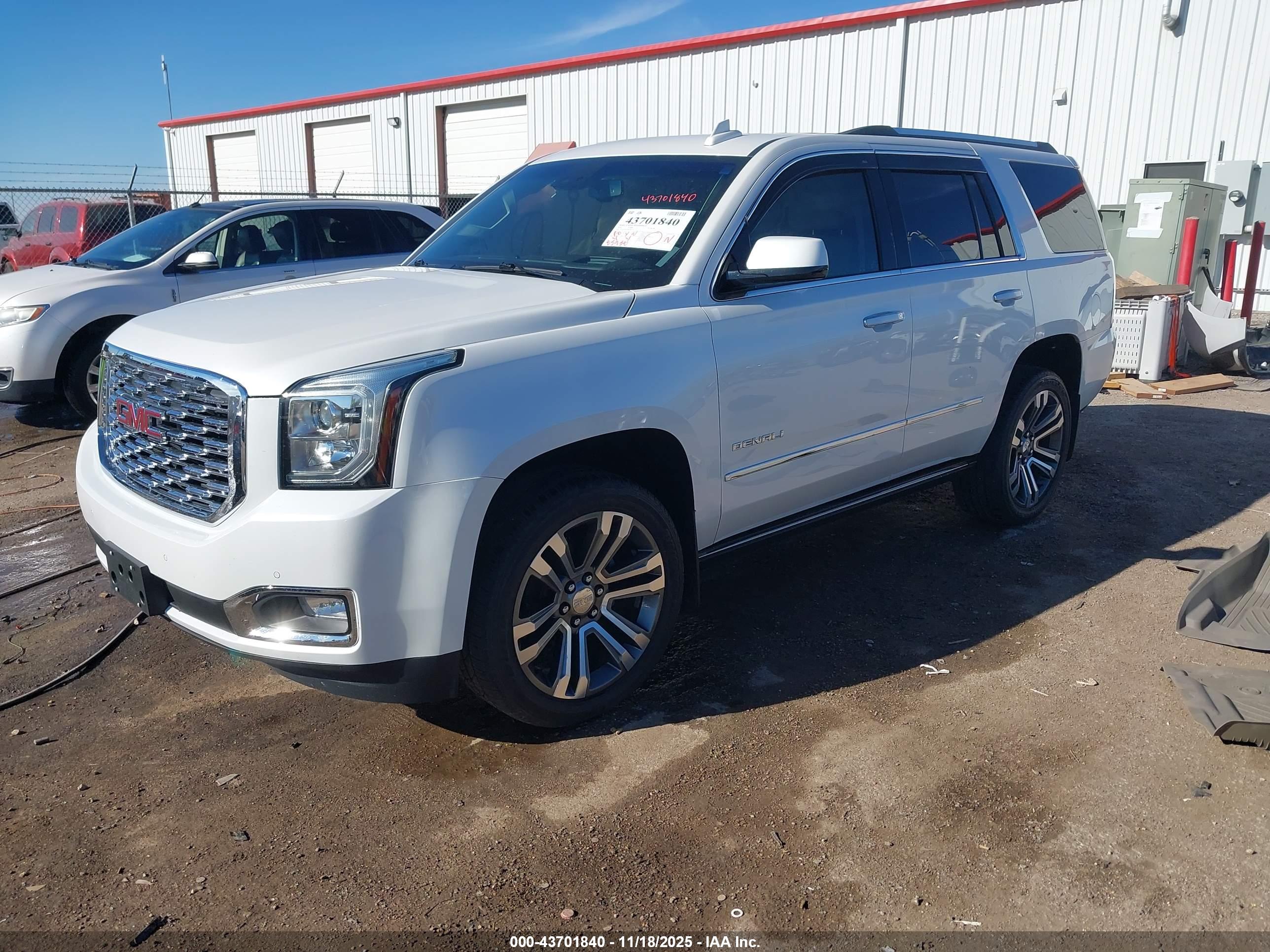 GMC YUKON image 2