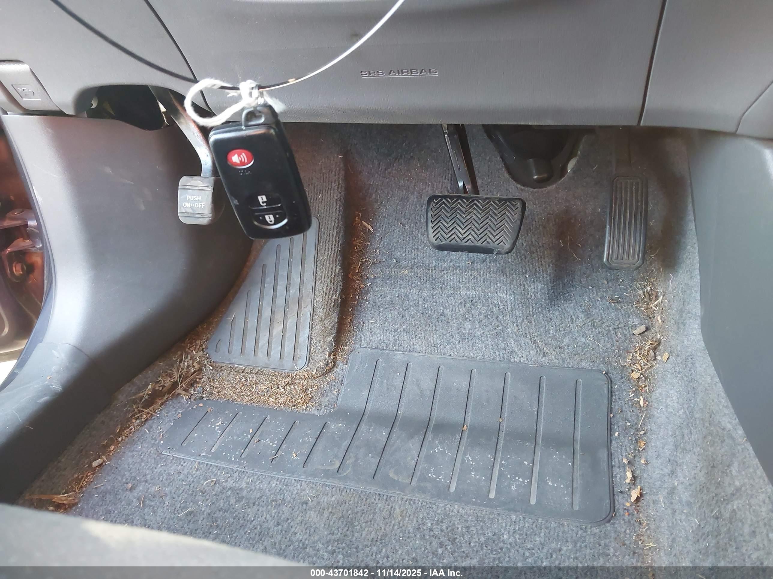 TOYOTA PRIUS image 11