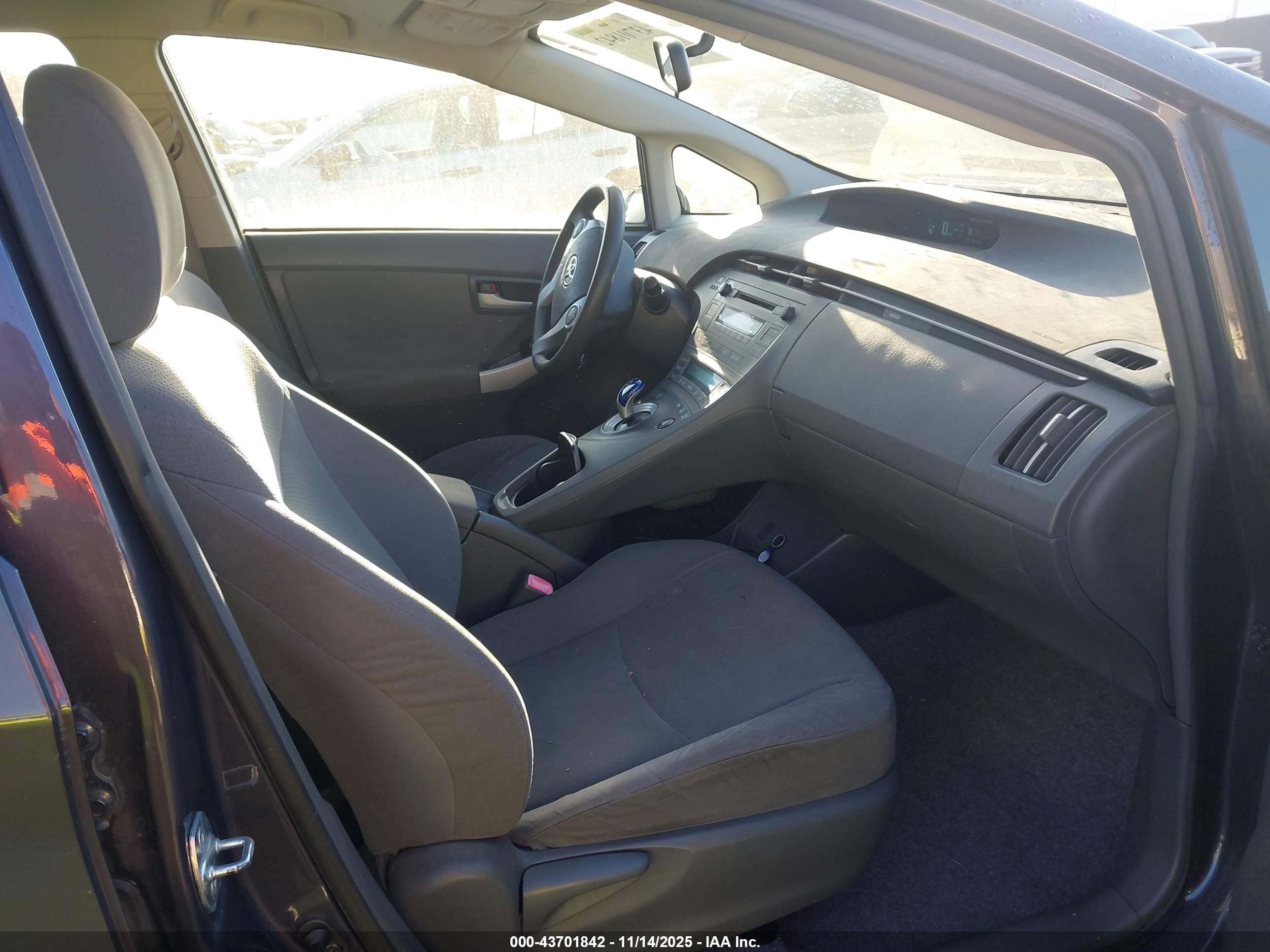 TOYOTA PRIUS image 5