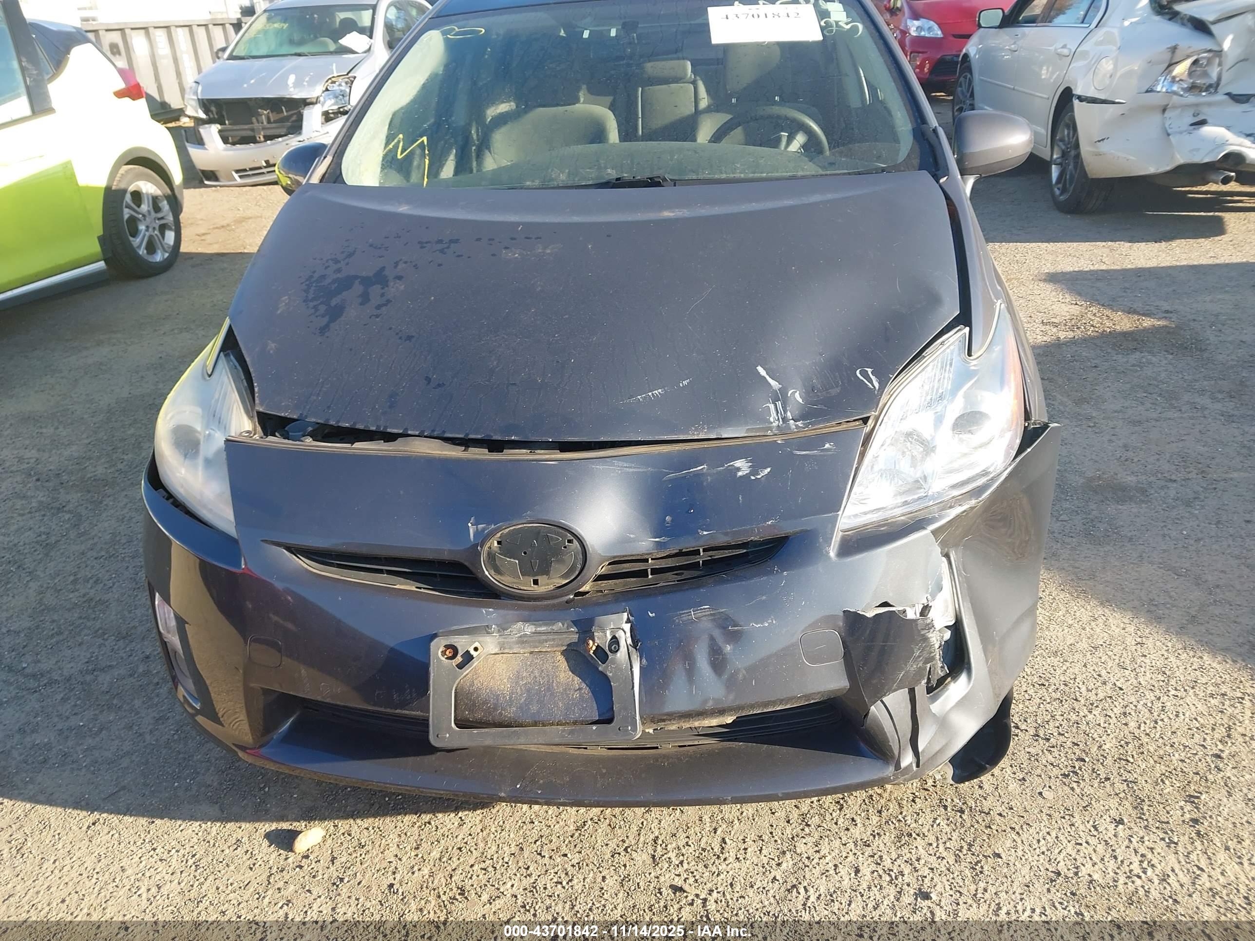 TOYOTA PRIUS image 6