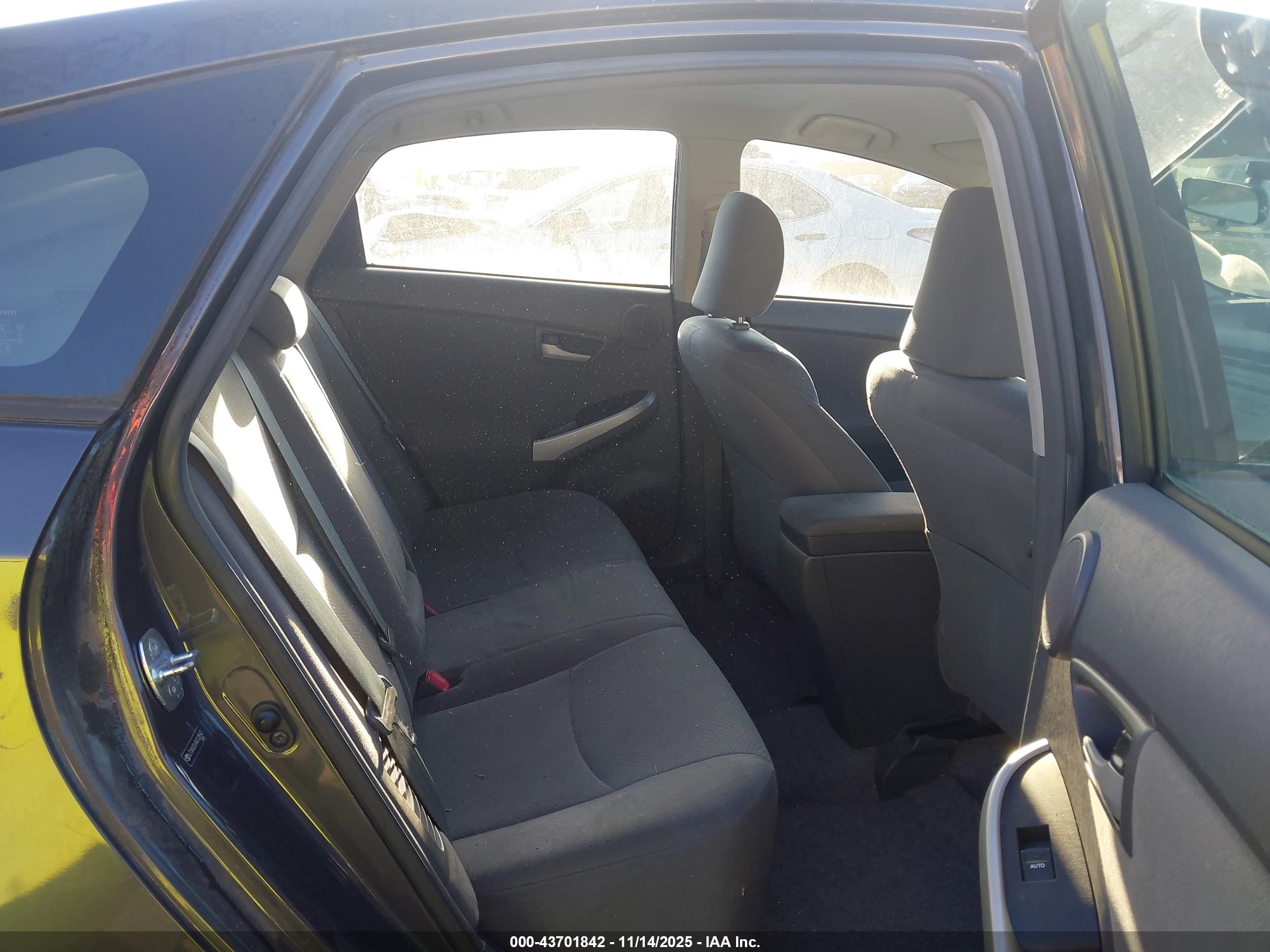 TOYOTA PRIUS image 8