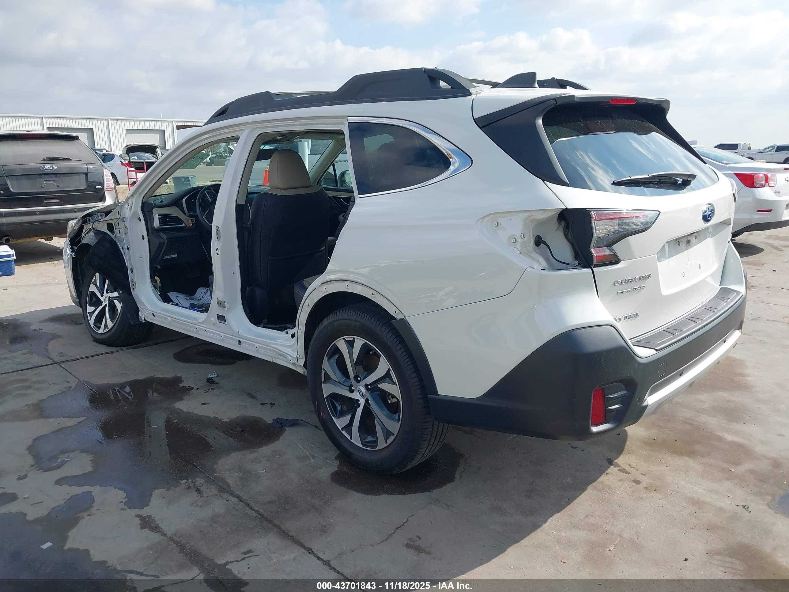 SUBARU OUTBACK image 3