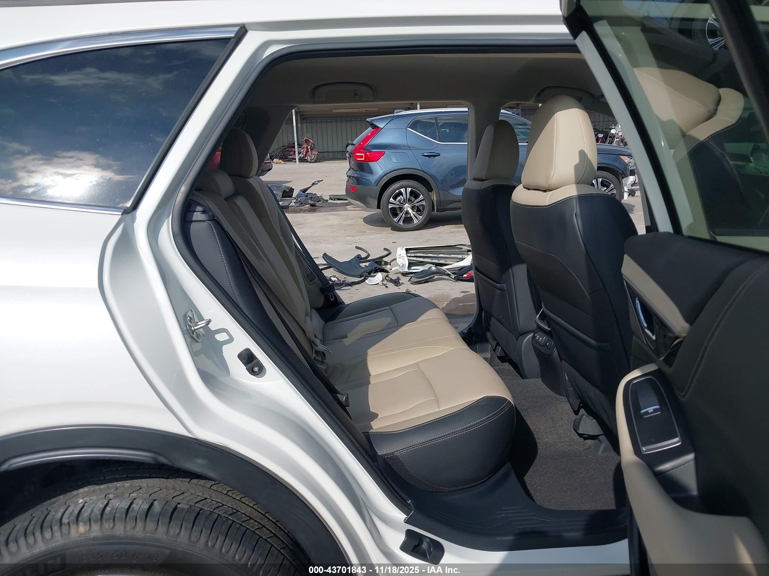SUBARU OUTBACK image 8