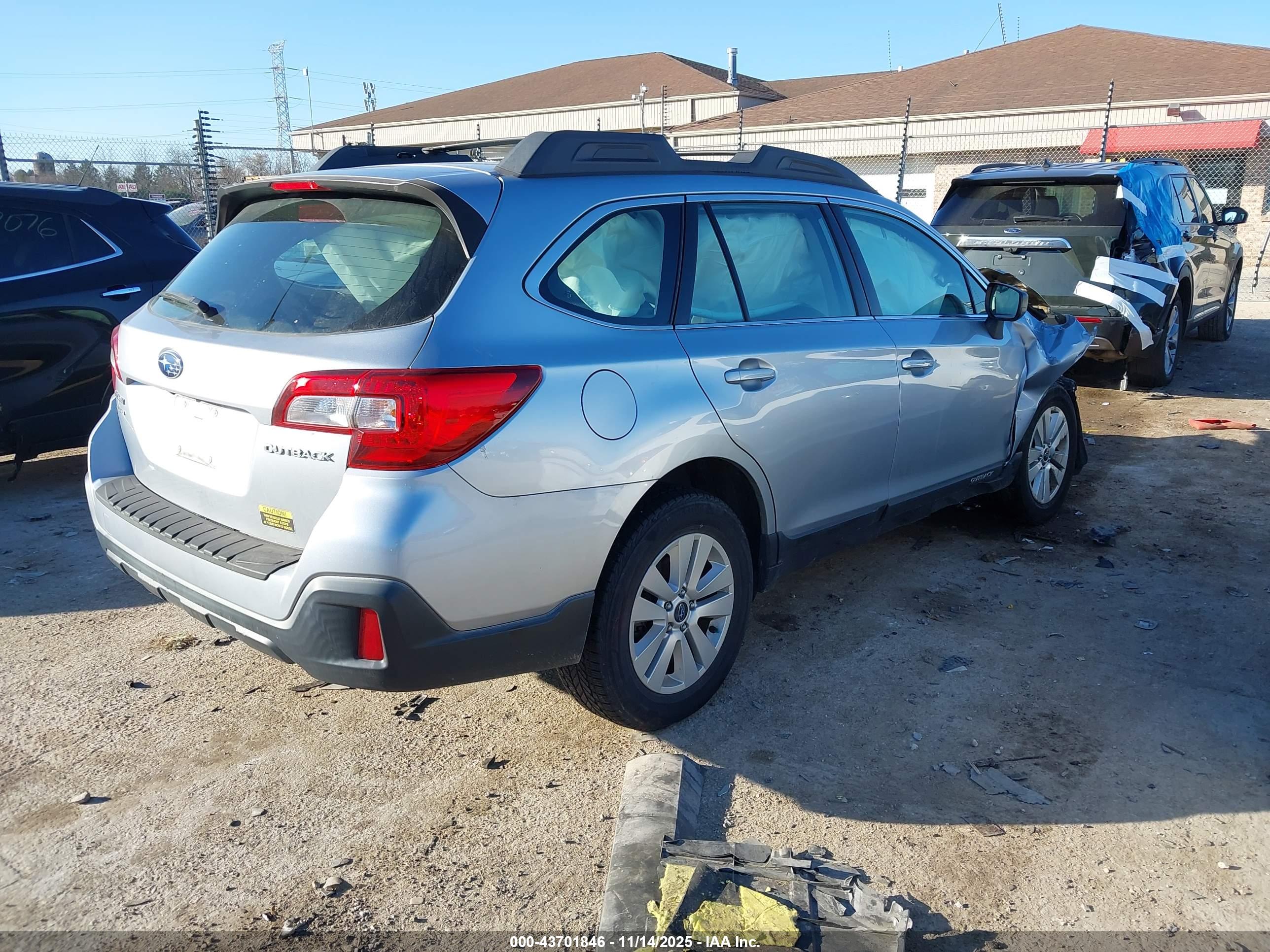 SUBARU OUTBACK image 4