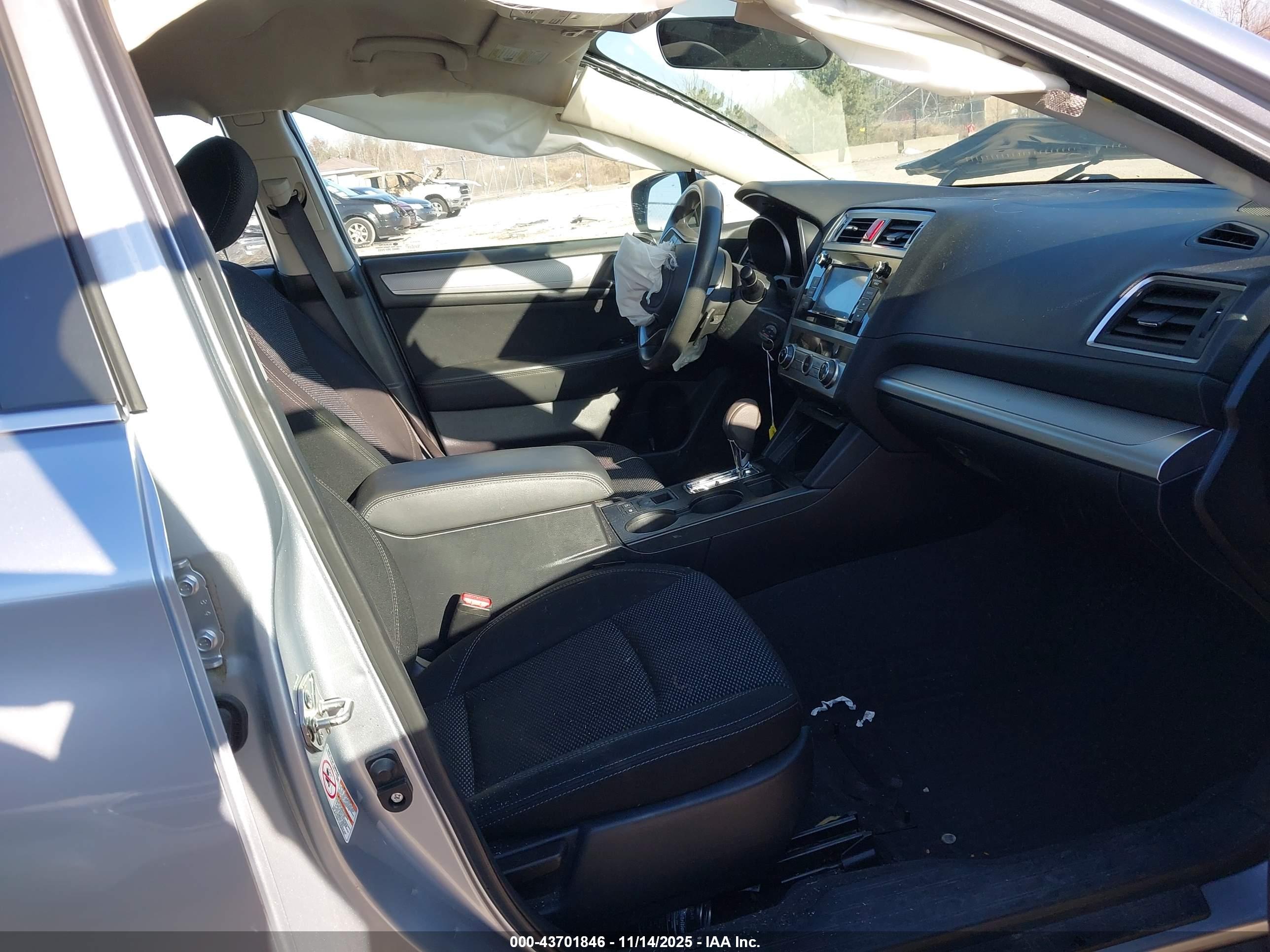SUBARU OUTBACK image 5