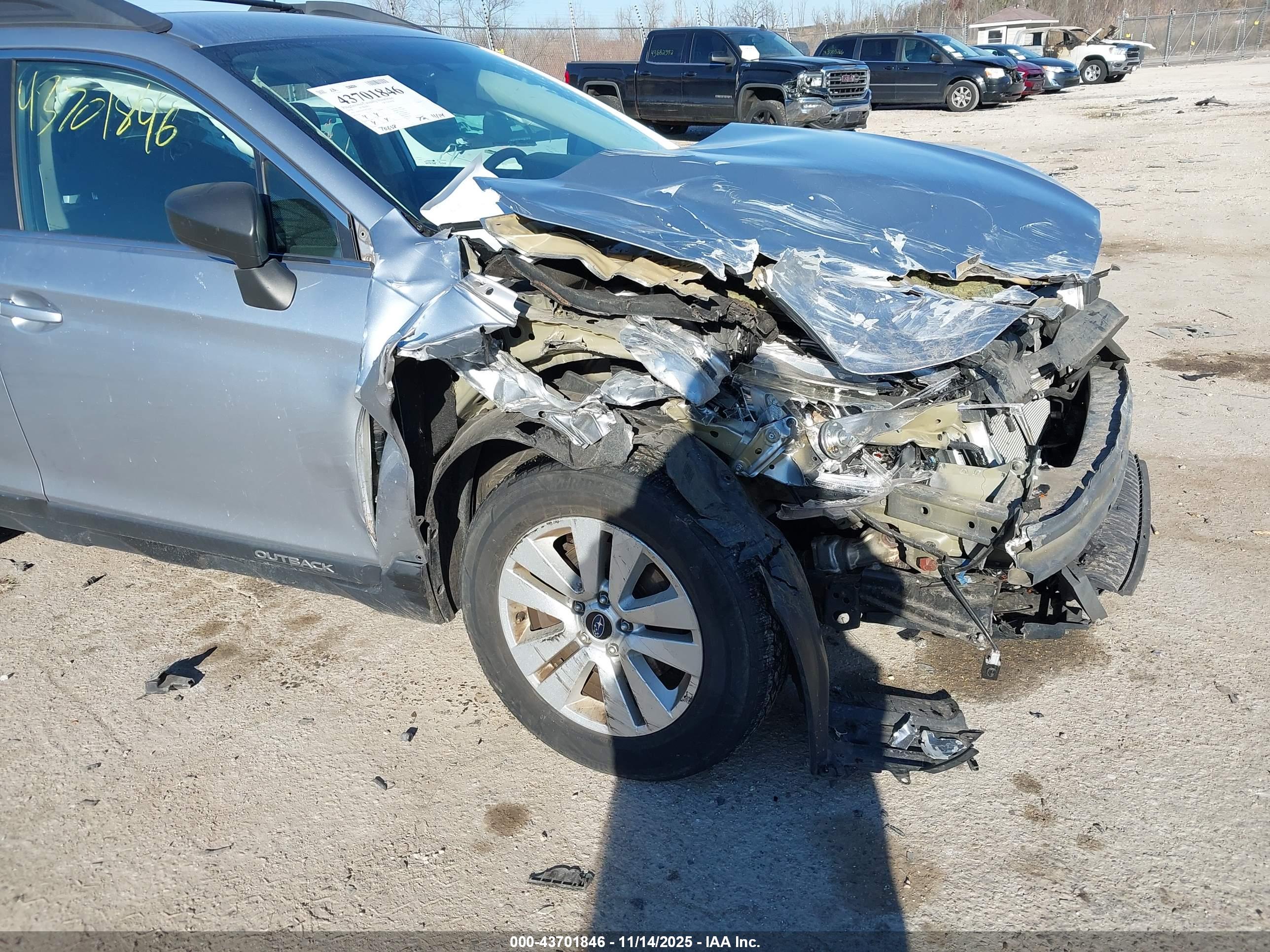 SUBARU OUTBACK image 6