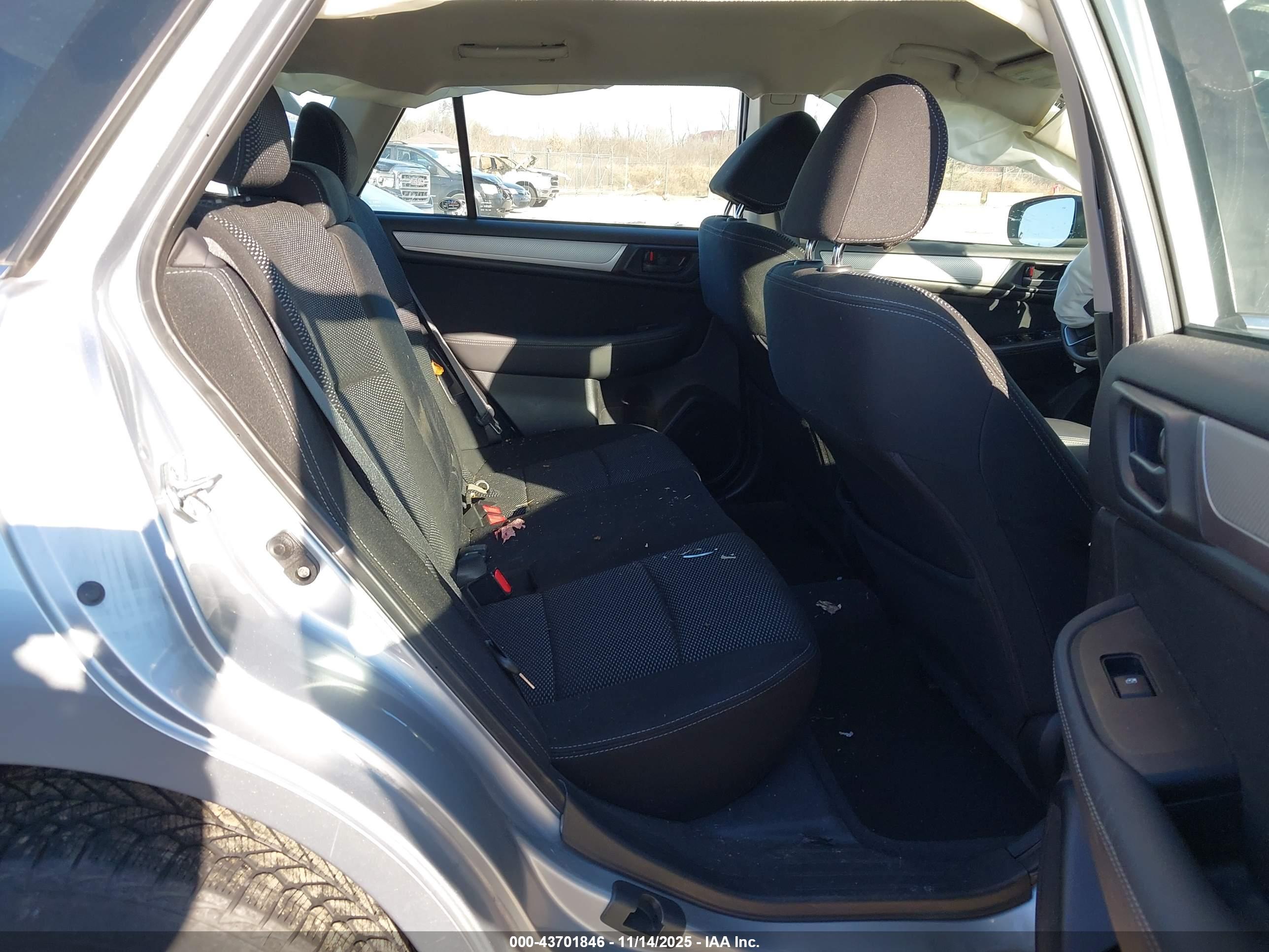 SUBARU OUTBACK image 8