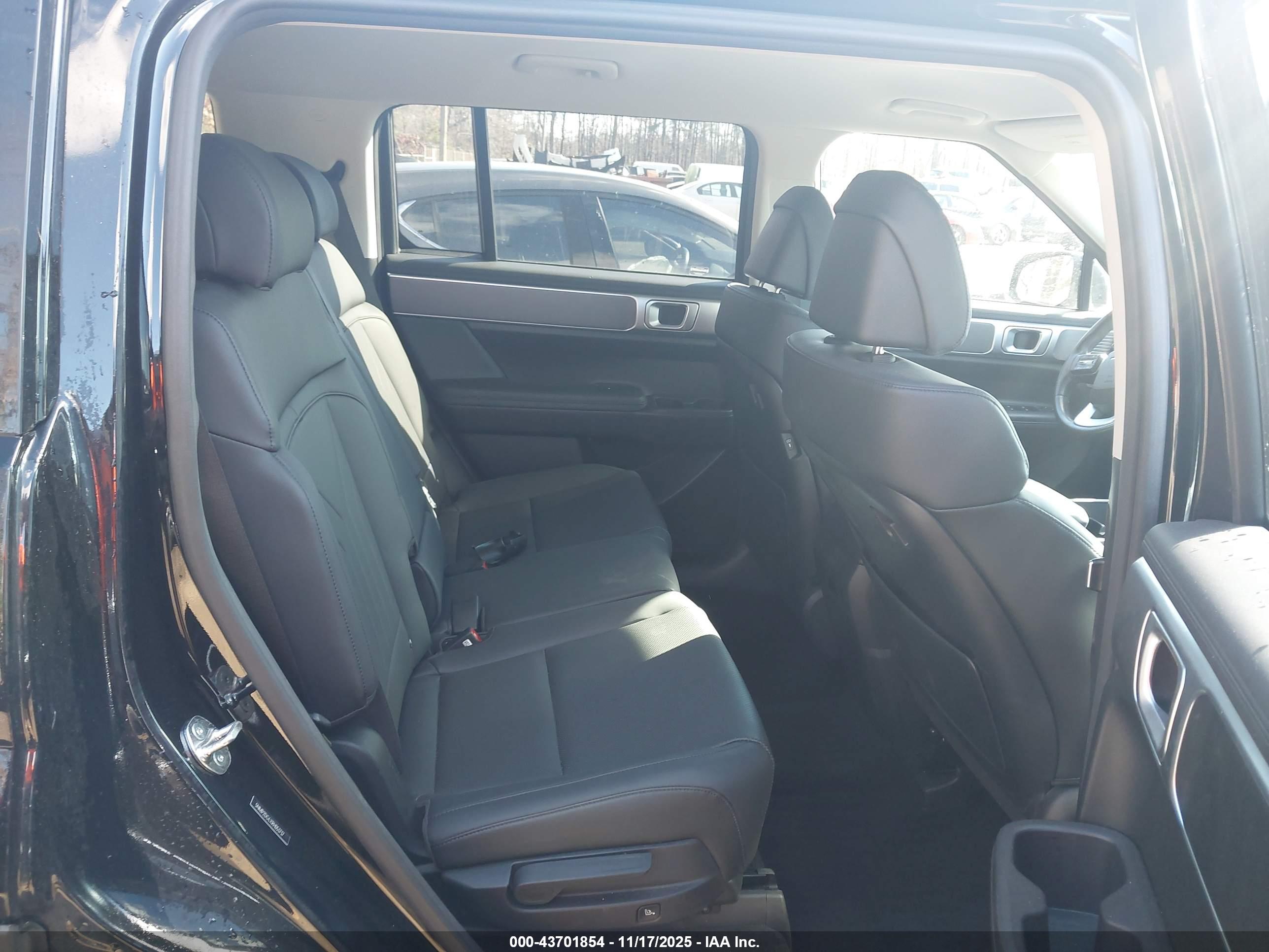 HYUNDAI SANTA image 8