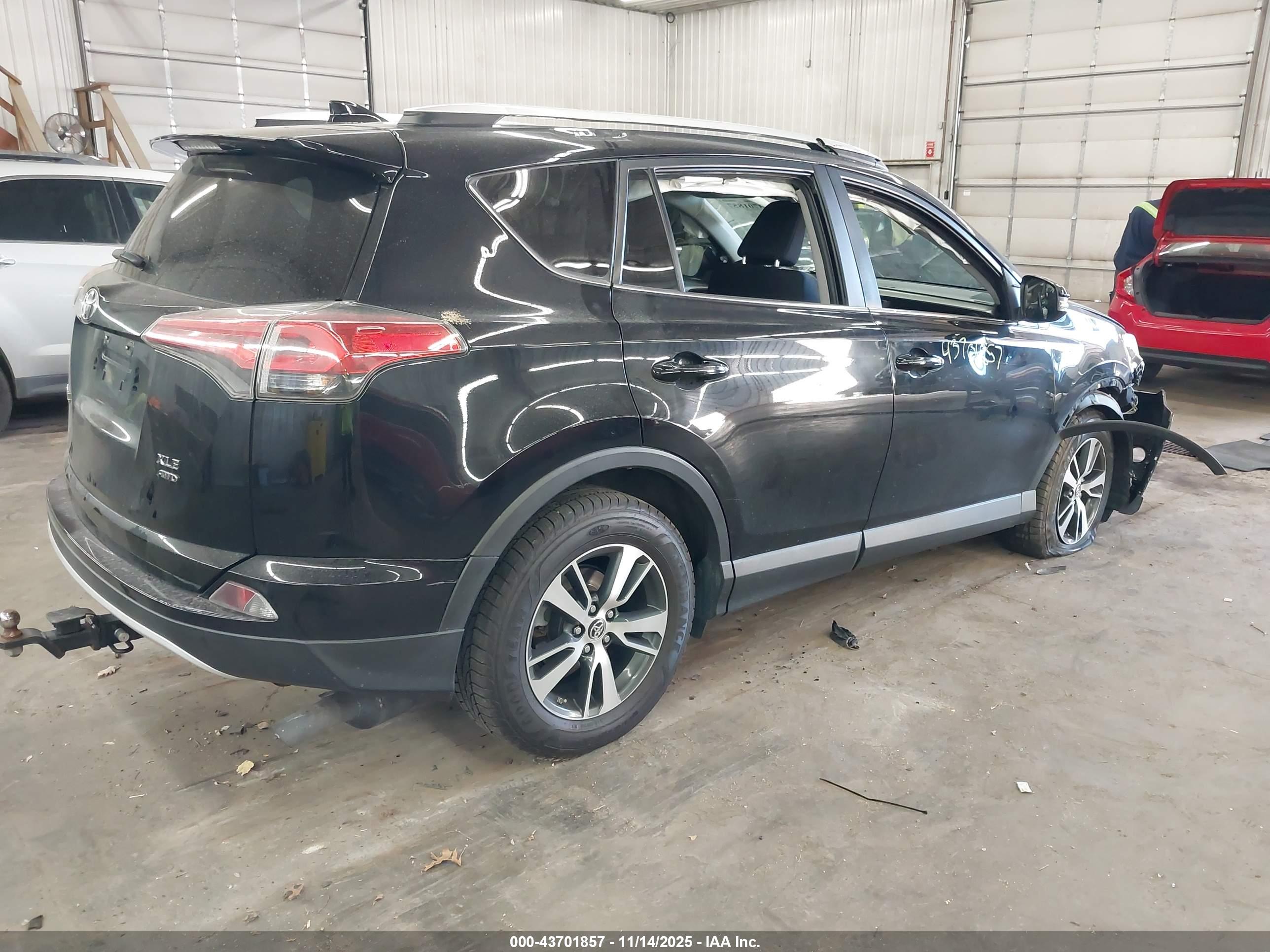 TOYOTA RAV4 image 4