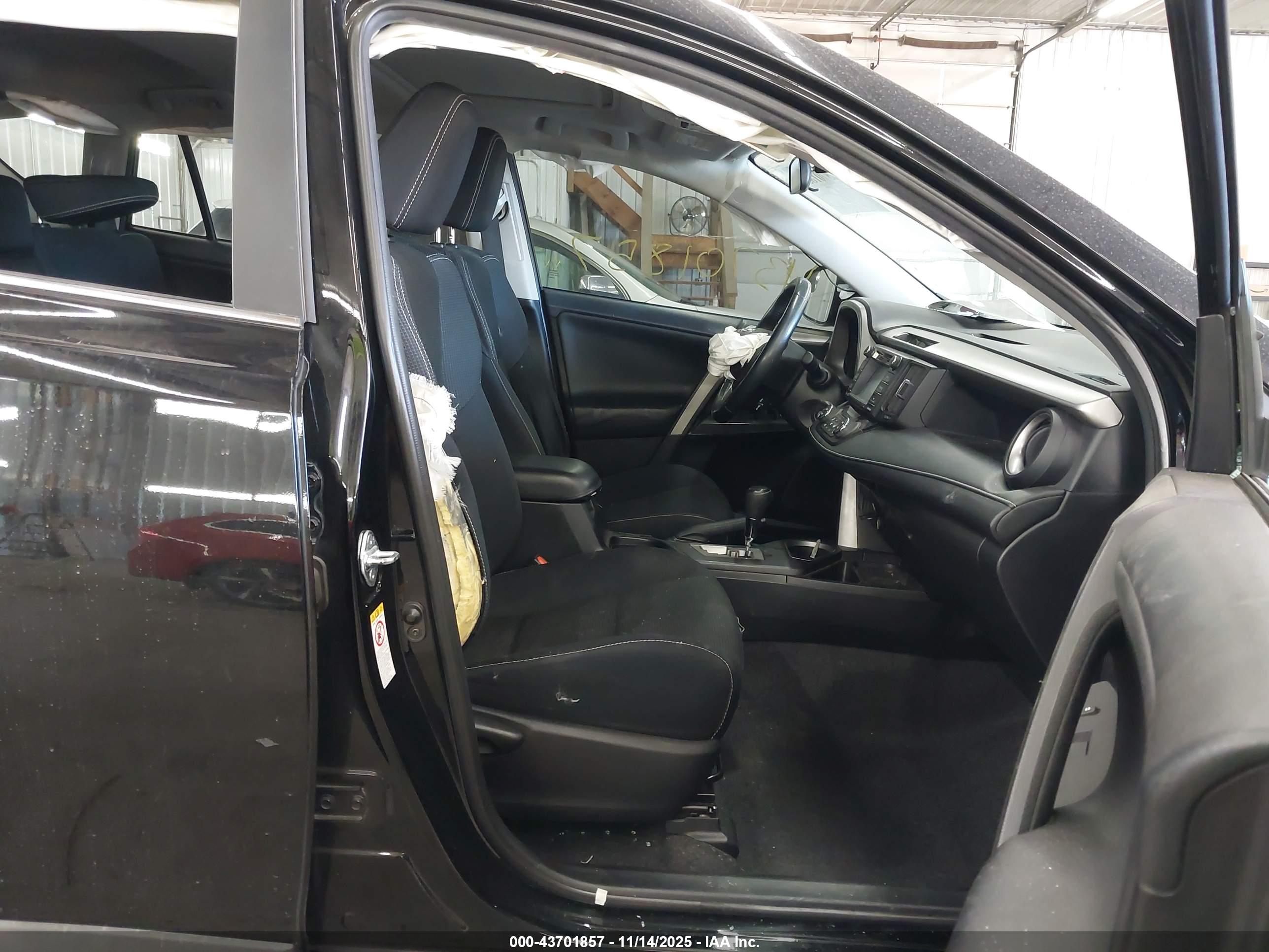 TOYOTA RAV4 image 5