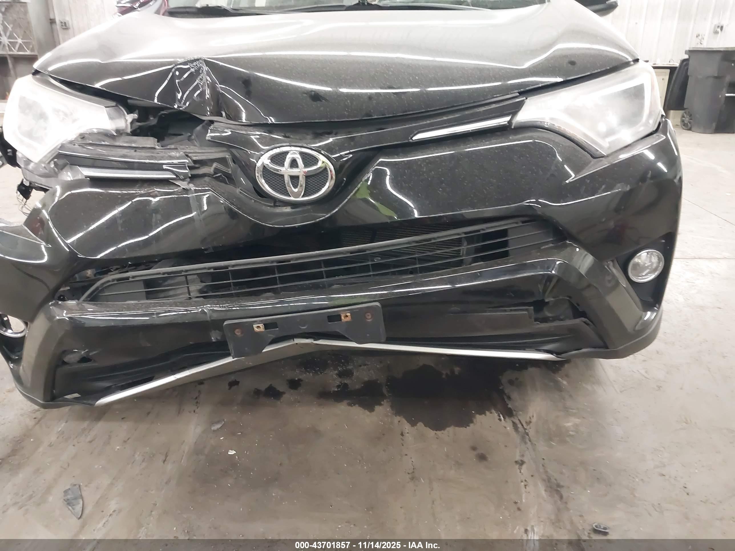 TOYOTA RAV4 image 6