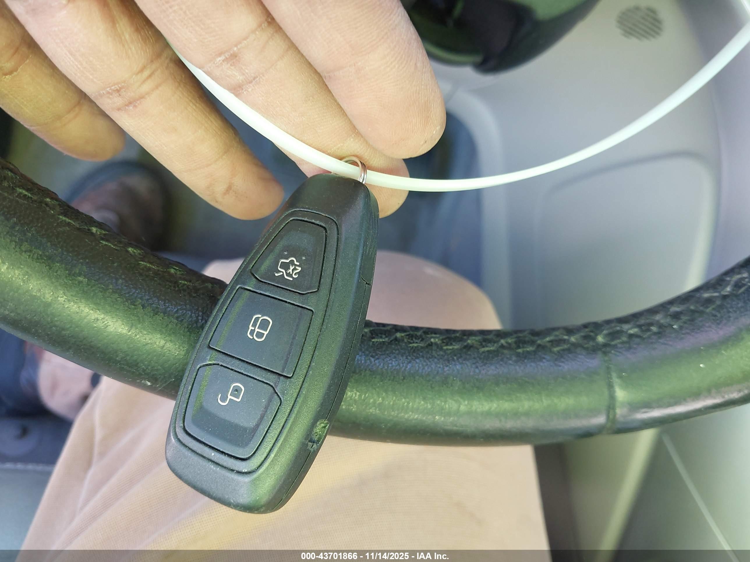 FORD C-MAX image 11