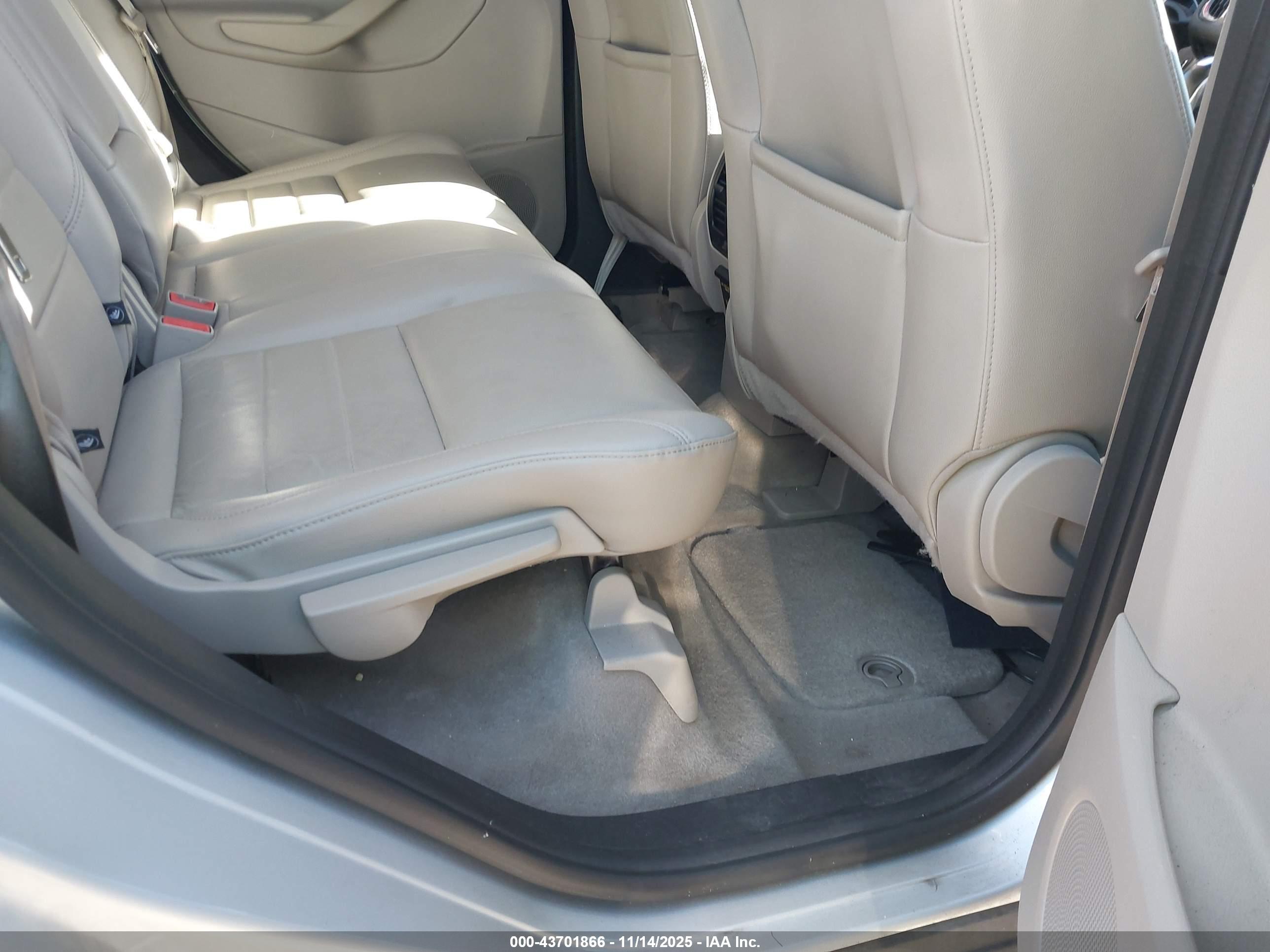 FORD C-MAX image 8