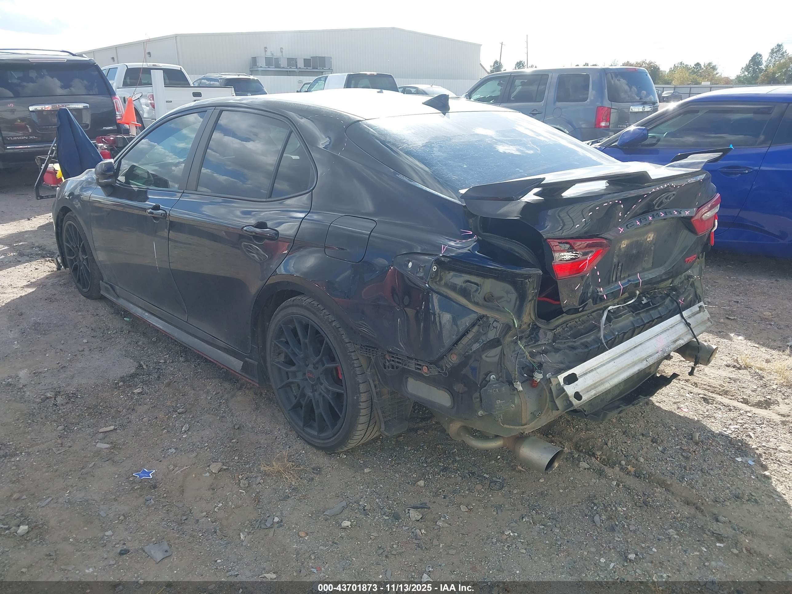 TOYOTA CAMRY image 3