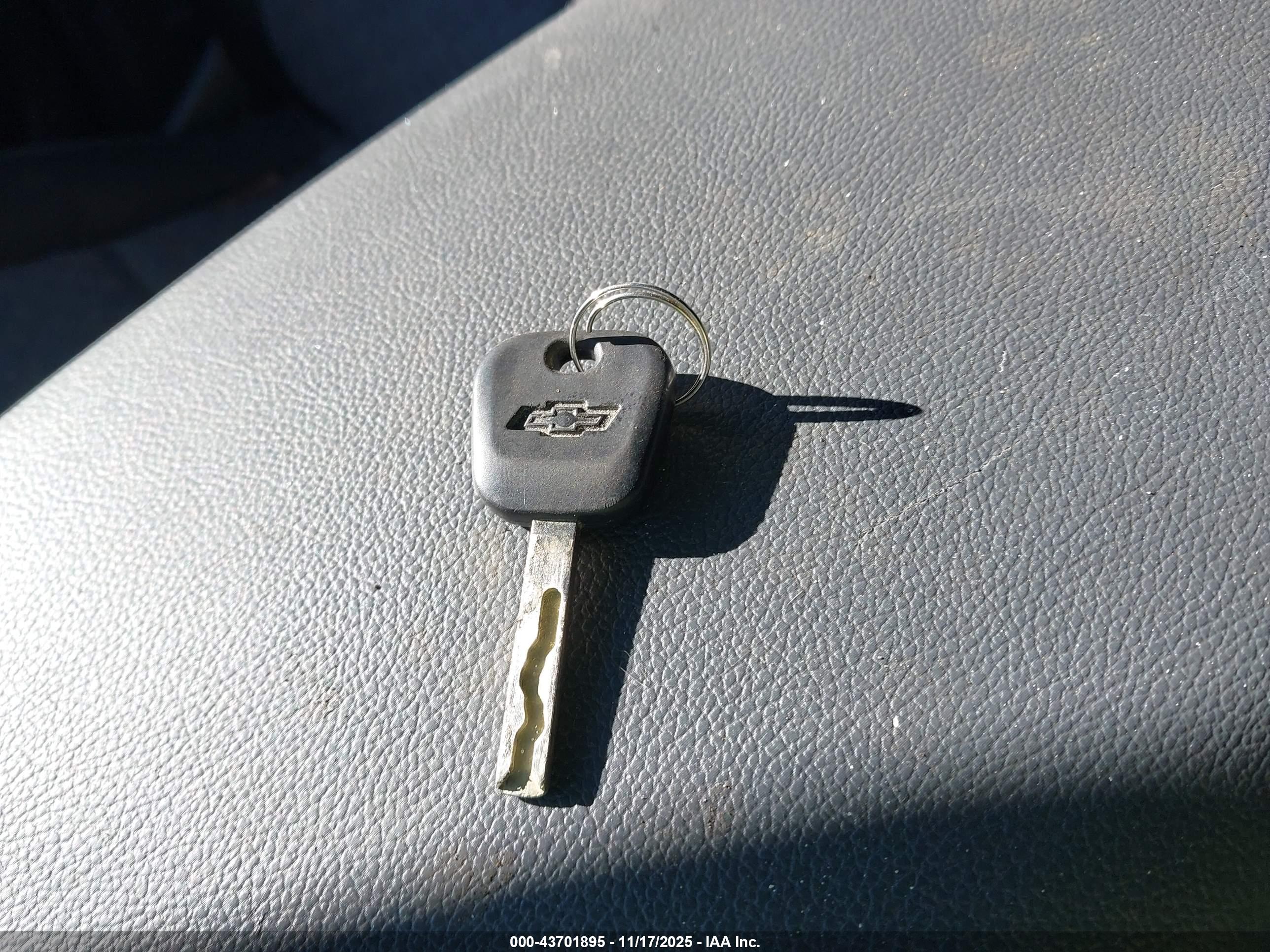 CHEVROLET COLORADO image 11