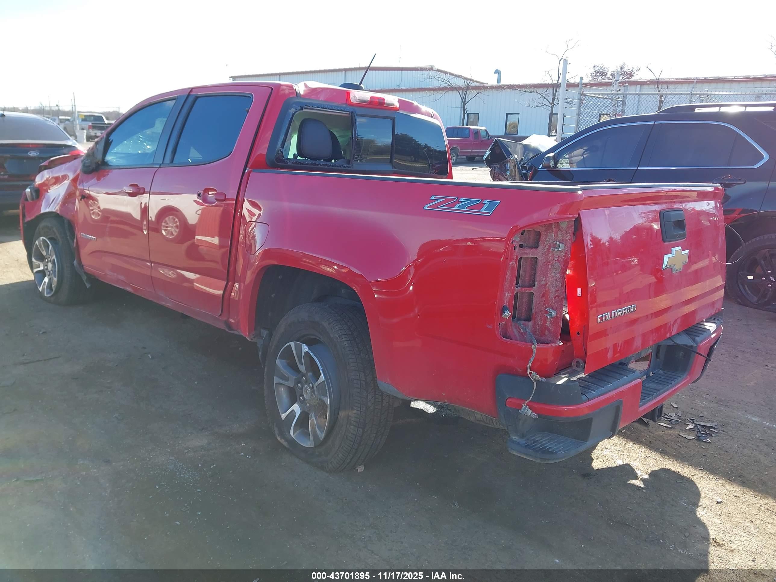 CHEVROLET COLORADO image 3