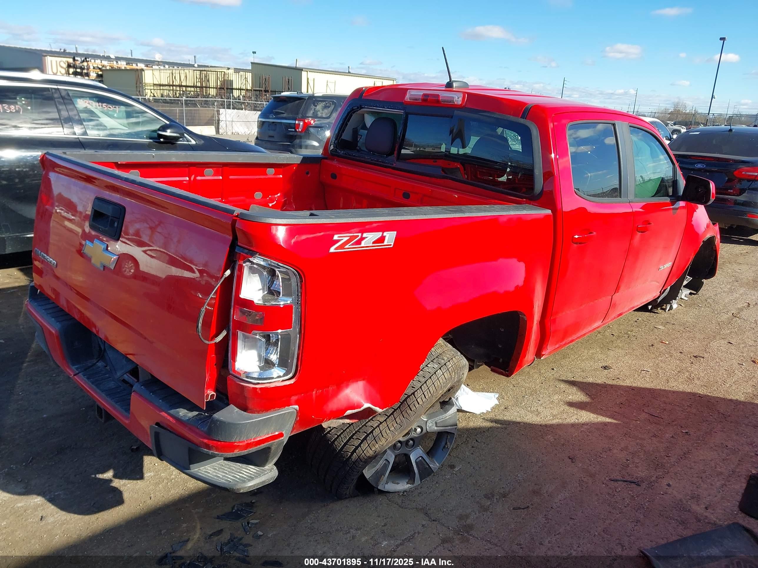 CHEVROLET COLORADO image 4