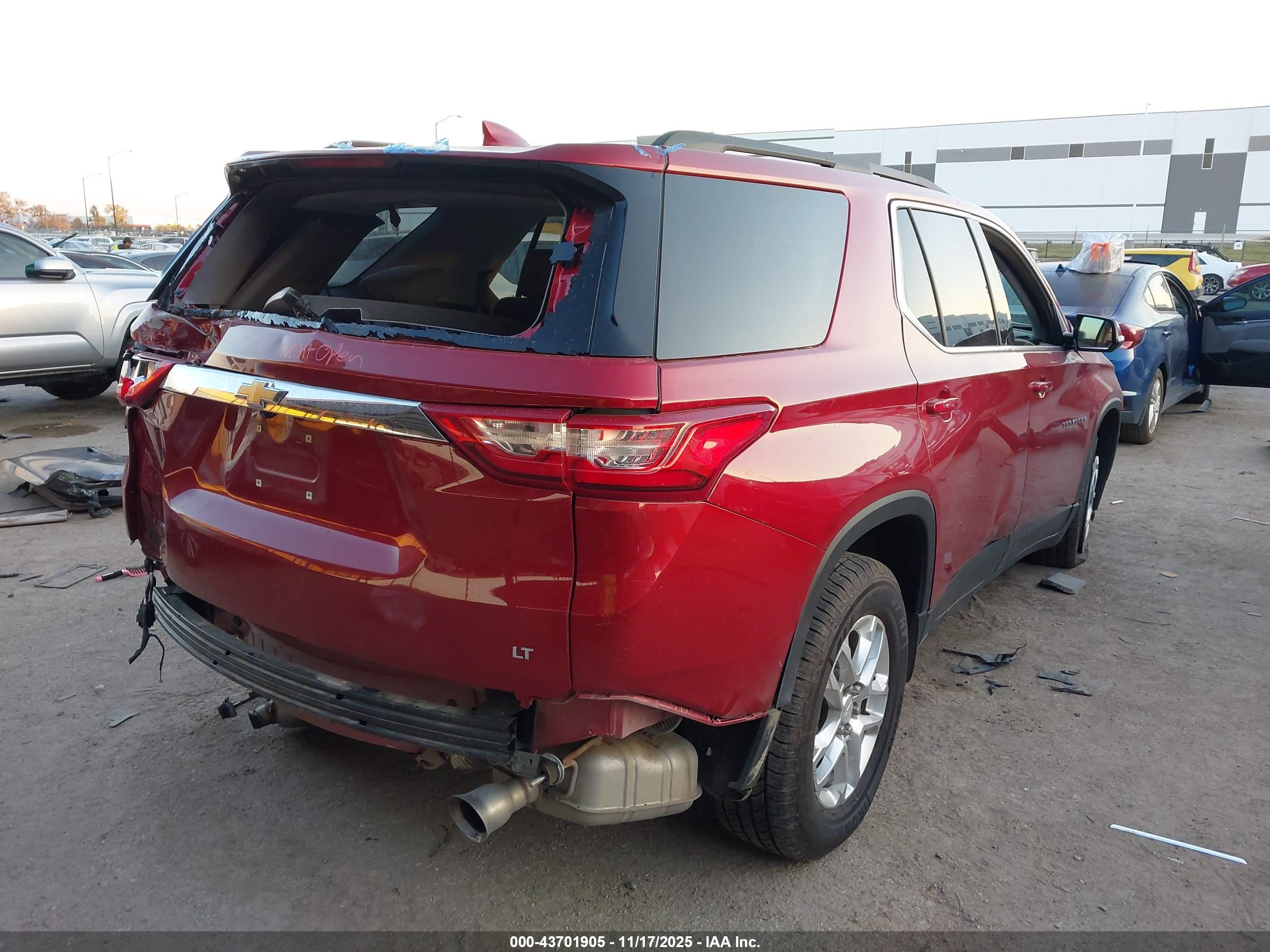 CHEVROLET TRAVERSE image 4