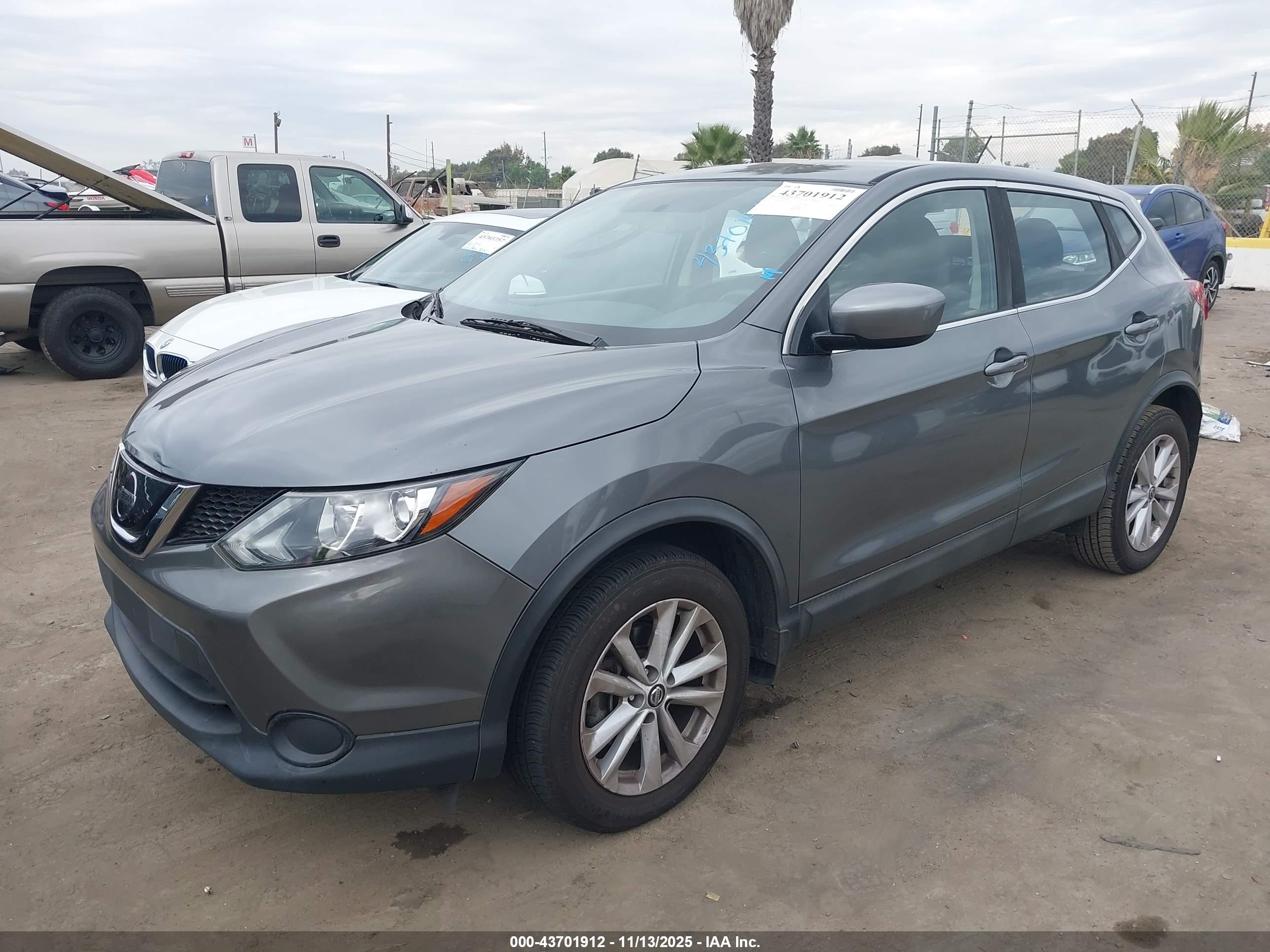 NISSAN ROGUE image 2