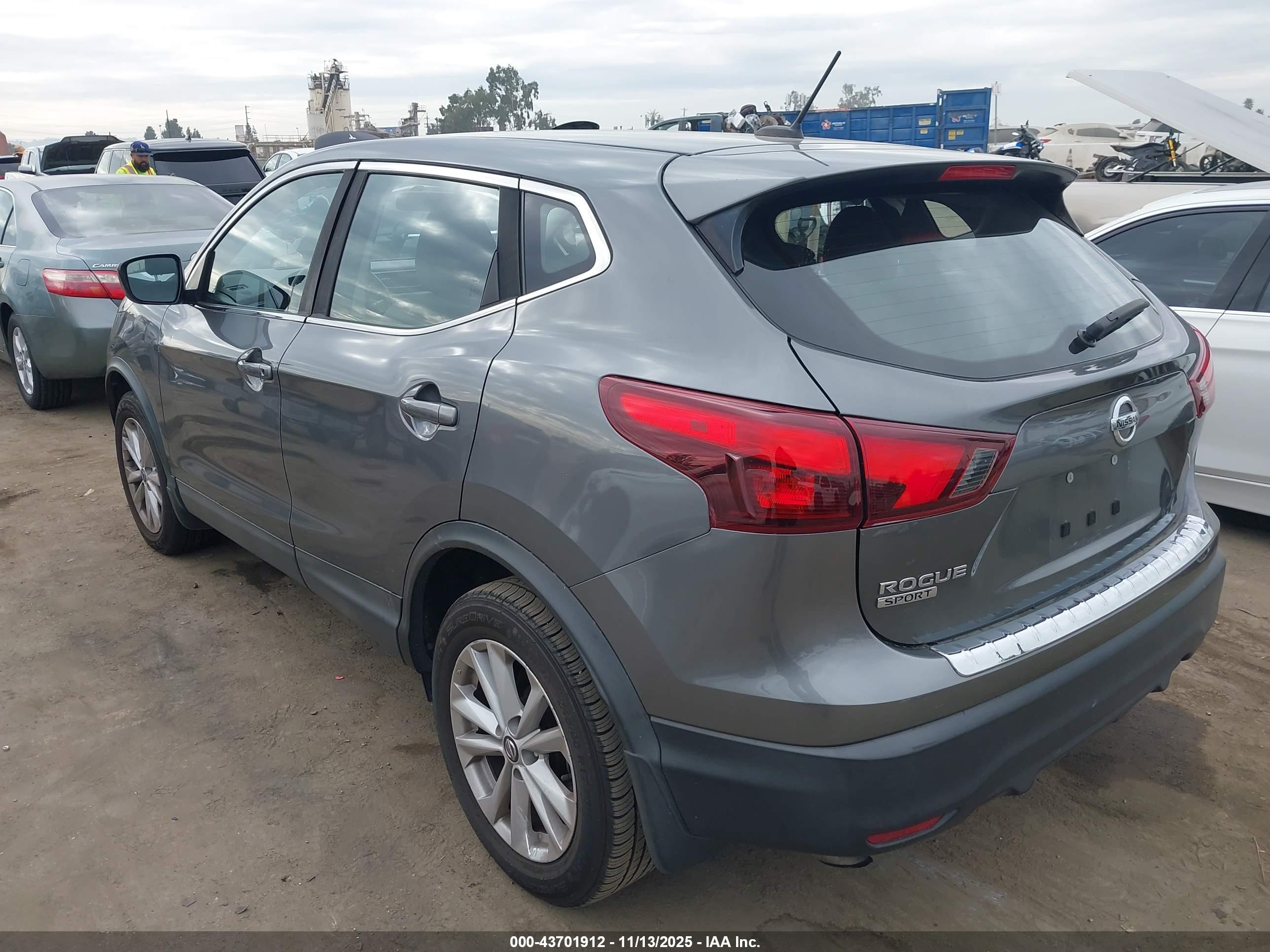 NISSAN ROGUE image 3