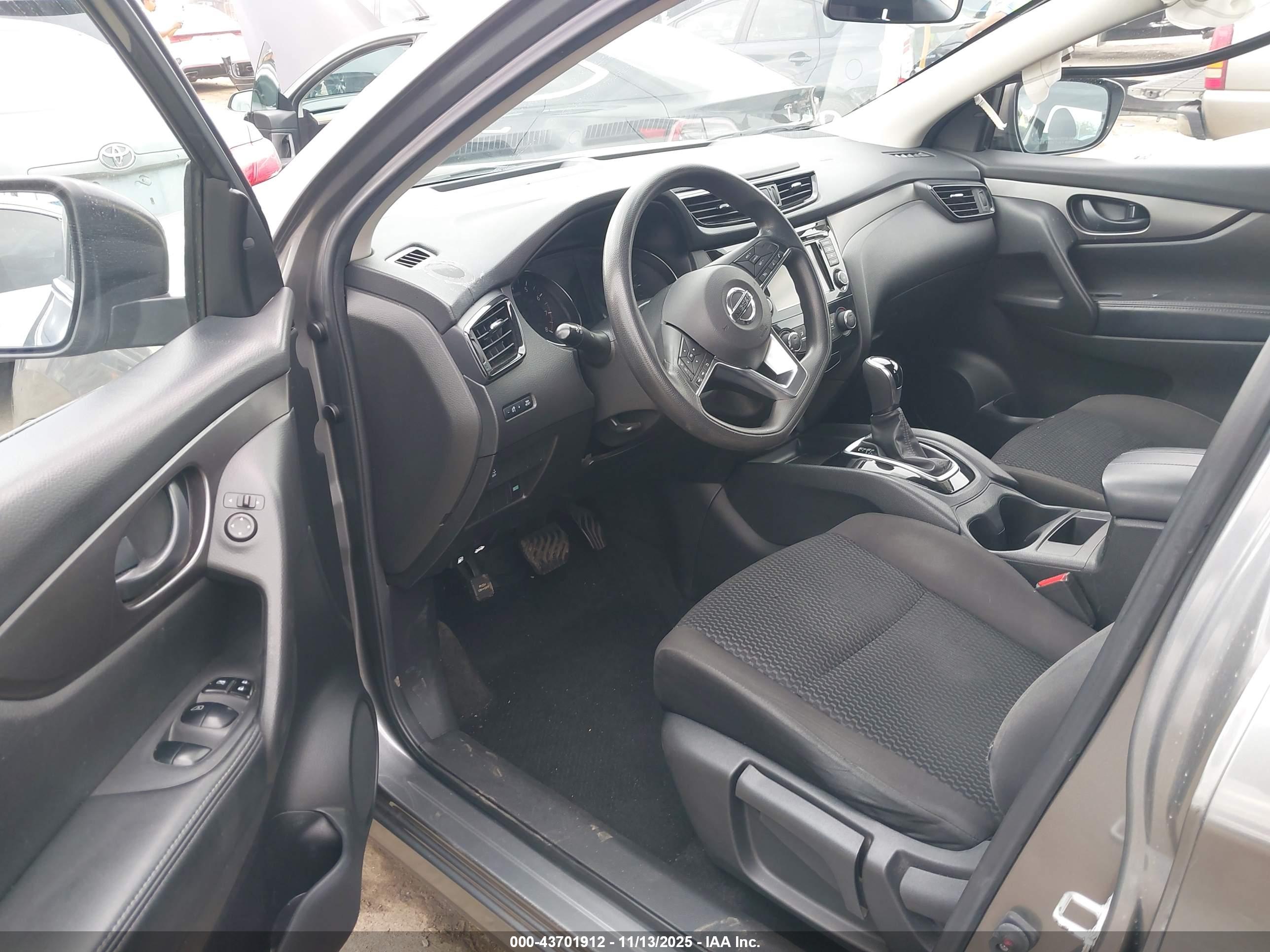 NISSAN ROGUE image 5