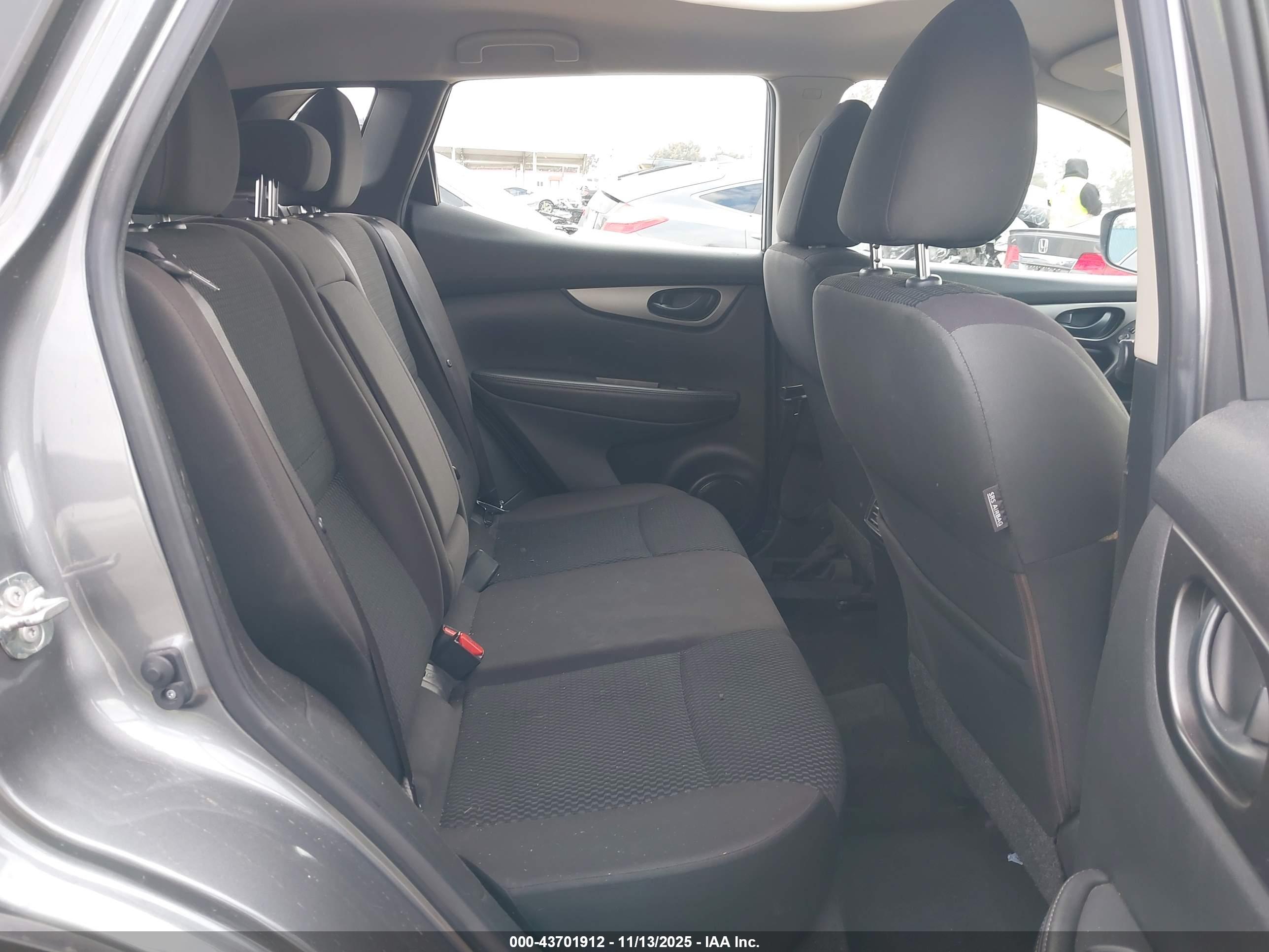 NISSAN ROGUE image 8