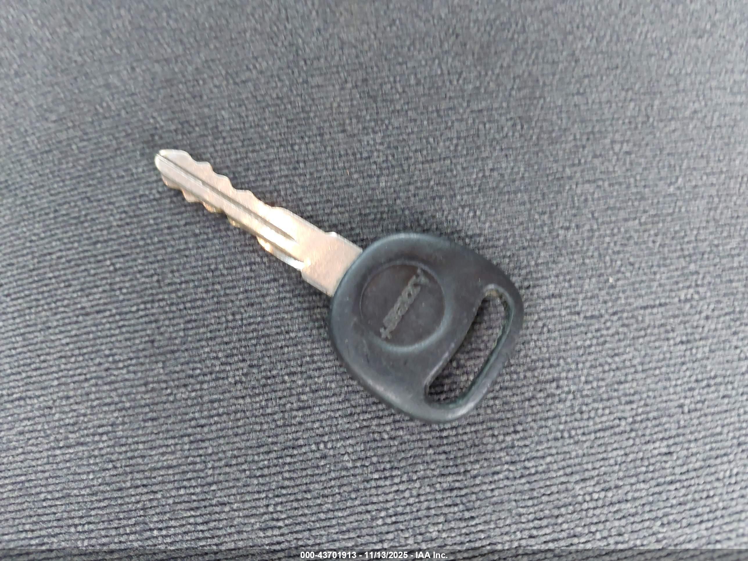 CHEVROLET SILVERADO image 11