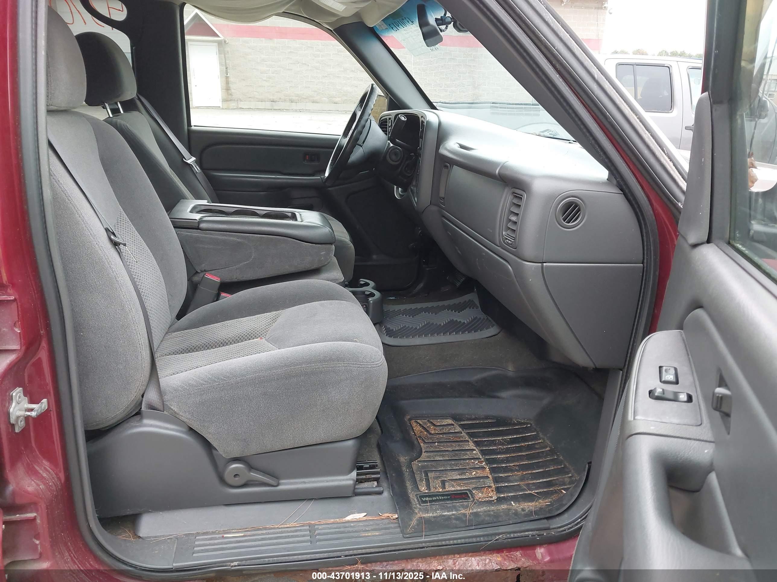 CHEVROLET SILVERADO image 5