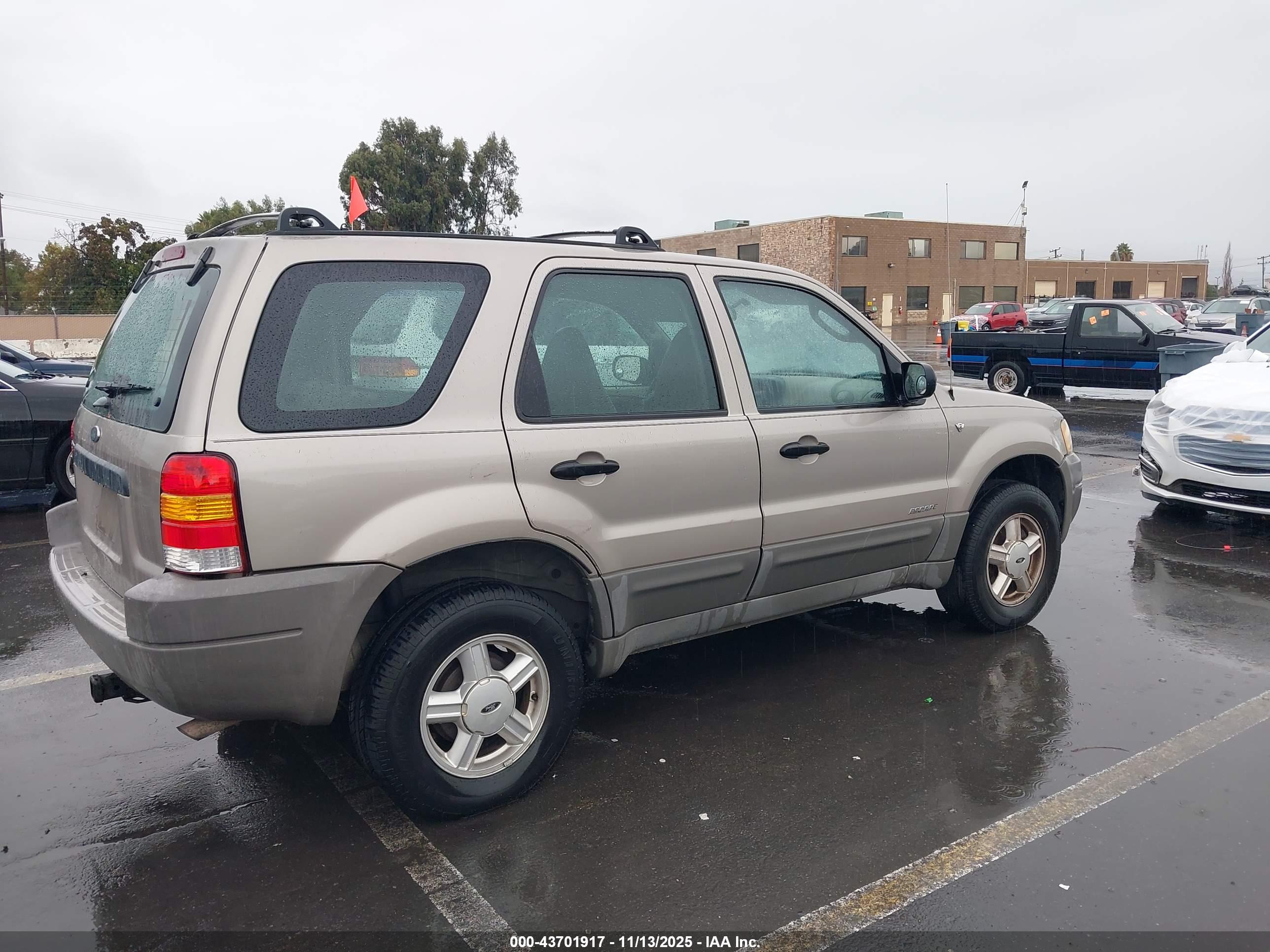 FORD ESCAPE image 4