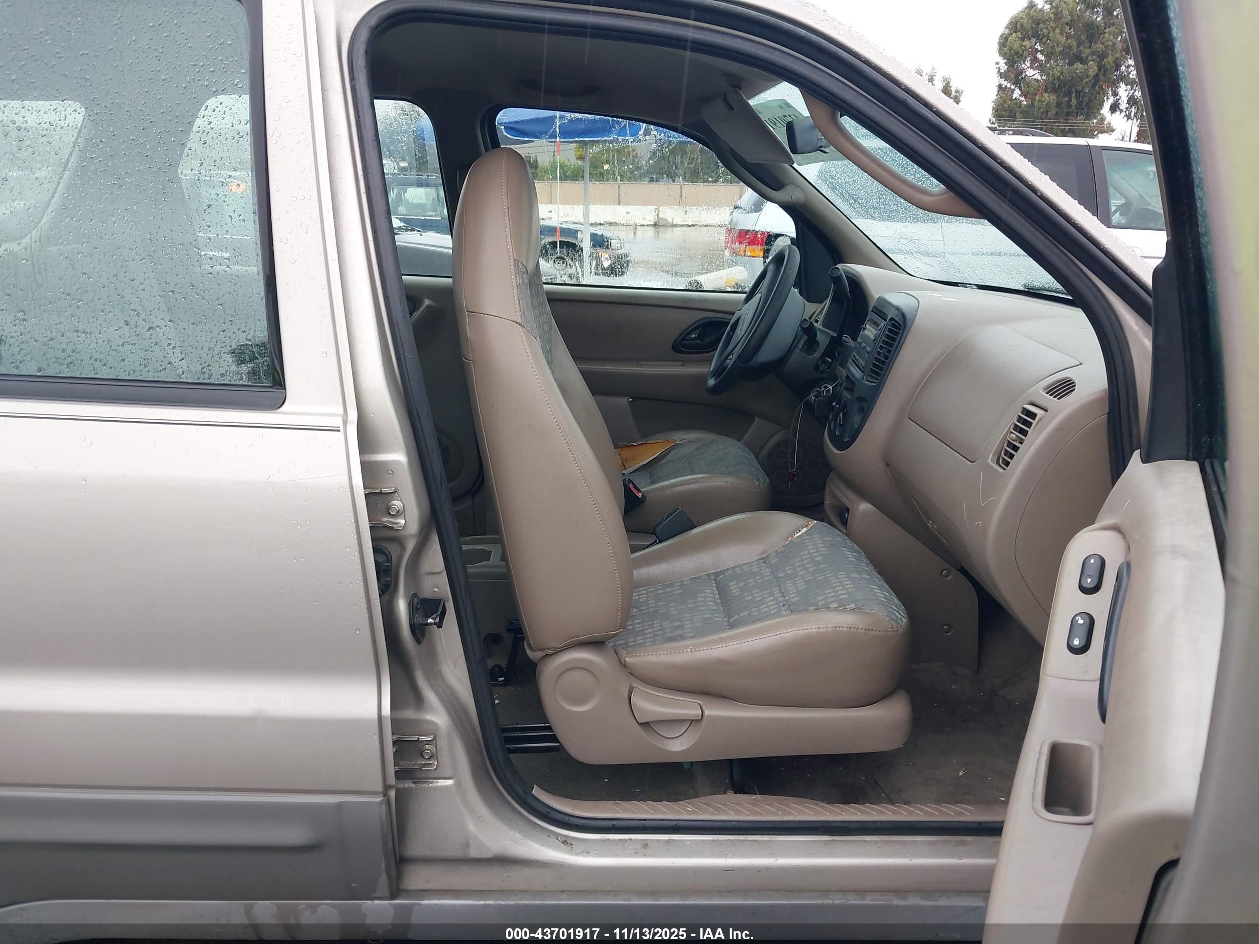 FORD ESCAPE image 5