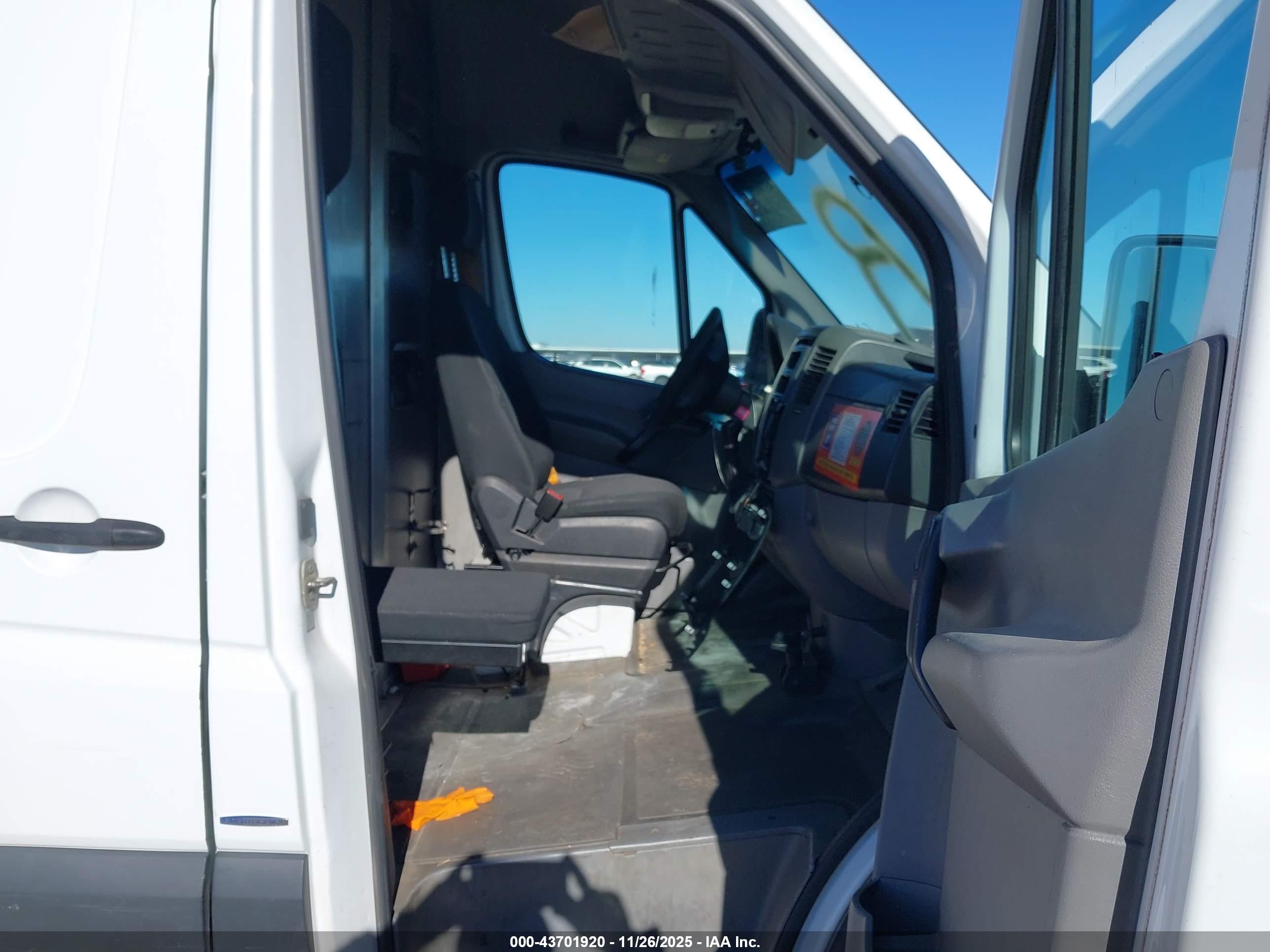 MERCEDES-BENZ SPRINTER image 5