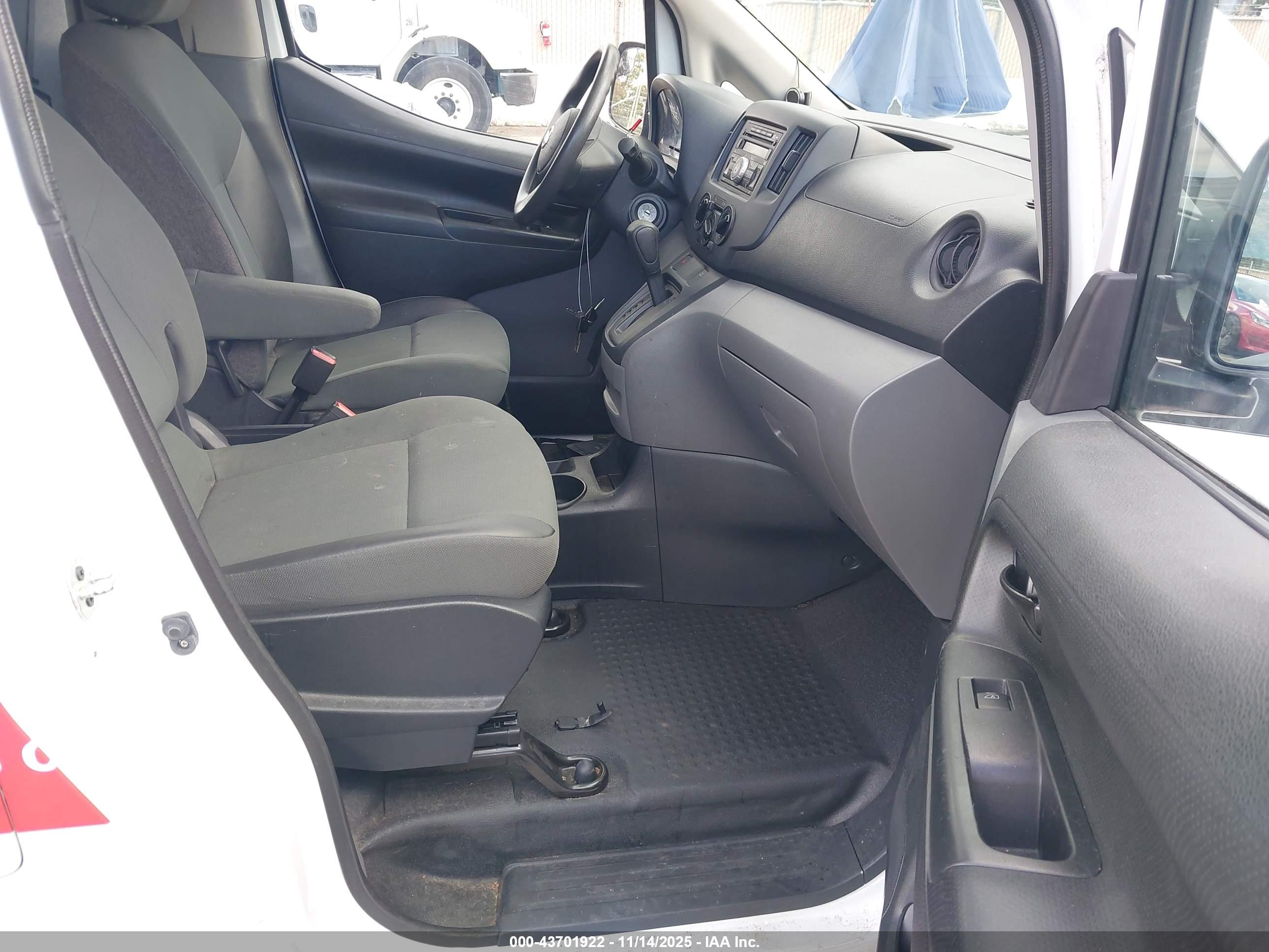 NISSAN NV200 image 5