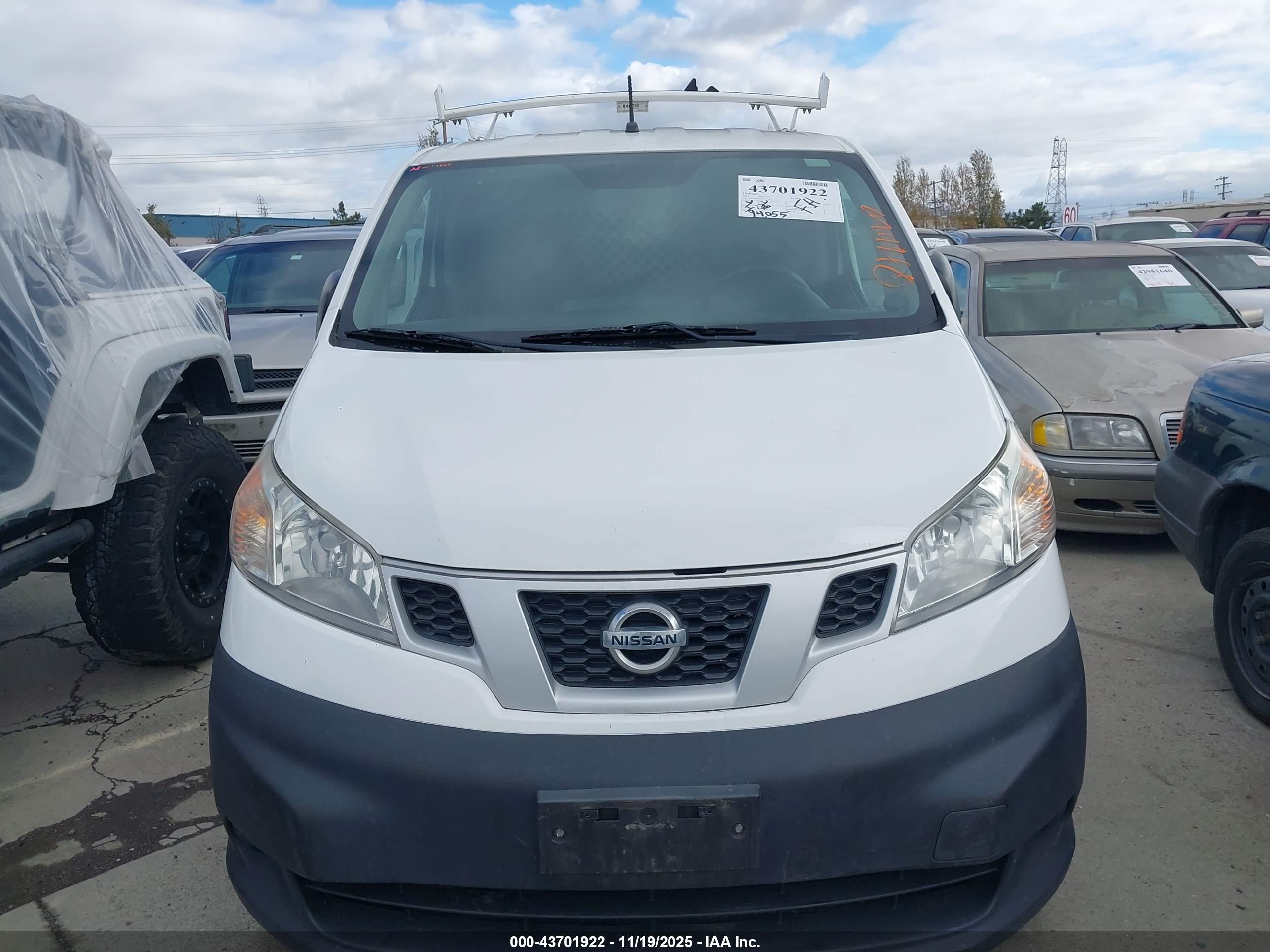 NISSAN NV200 image 6