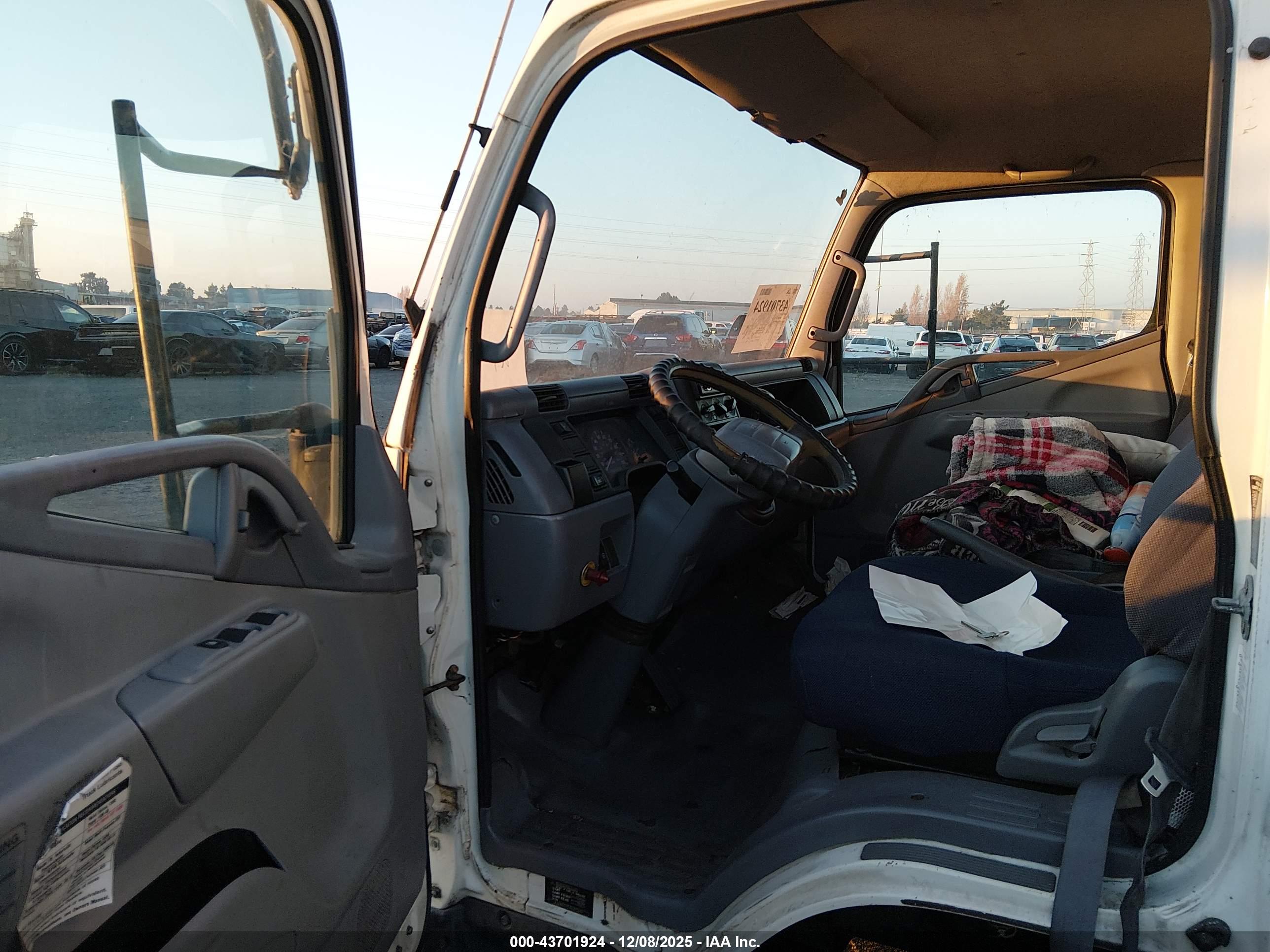 MITSUBISHI FUSO image 7